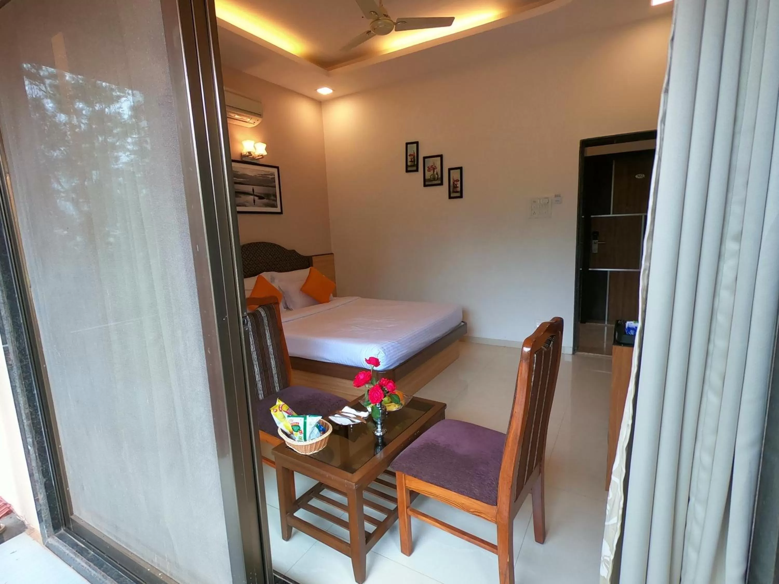Bed in Jivanta Mahabaleshwar