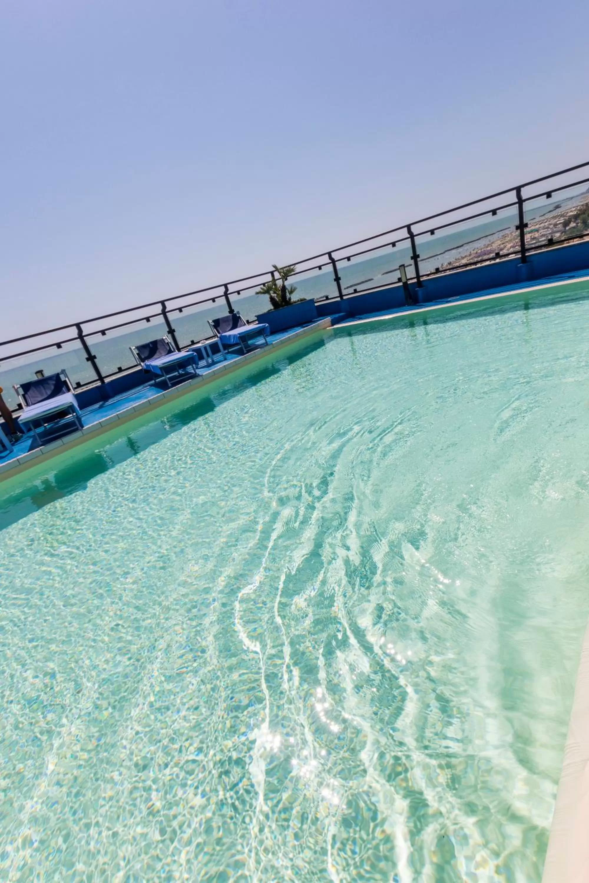 Swimming pool in Hotel Royal