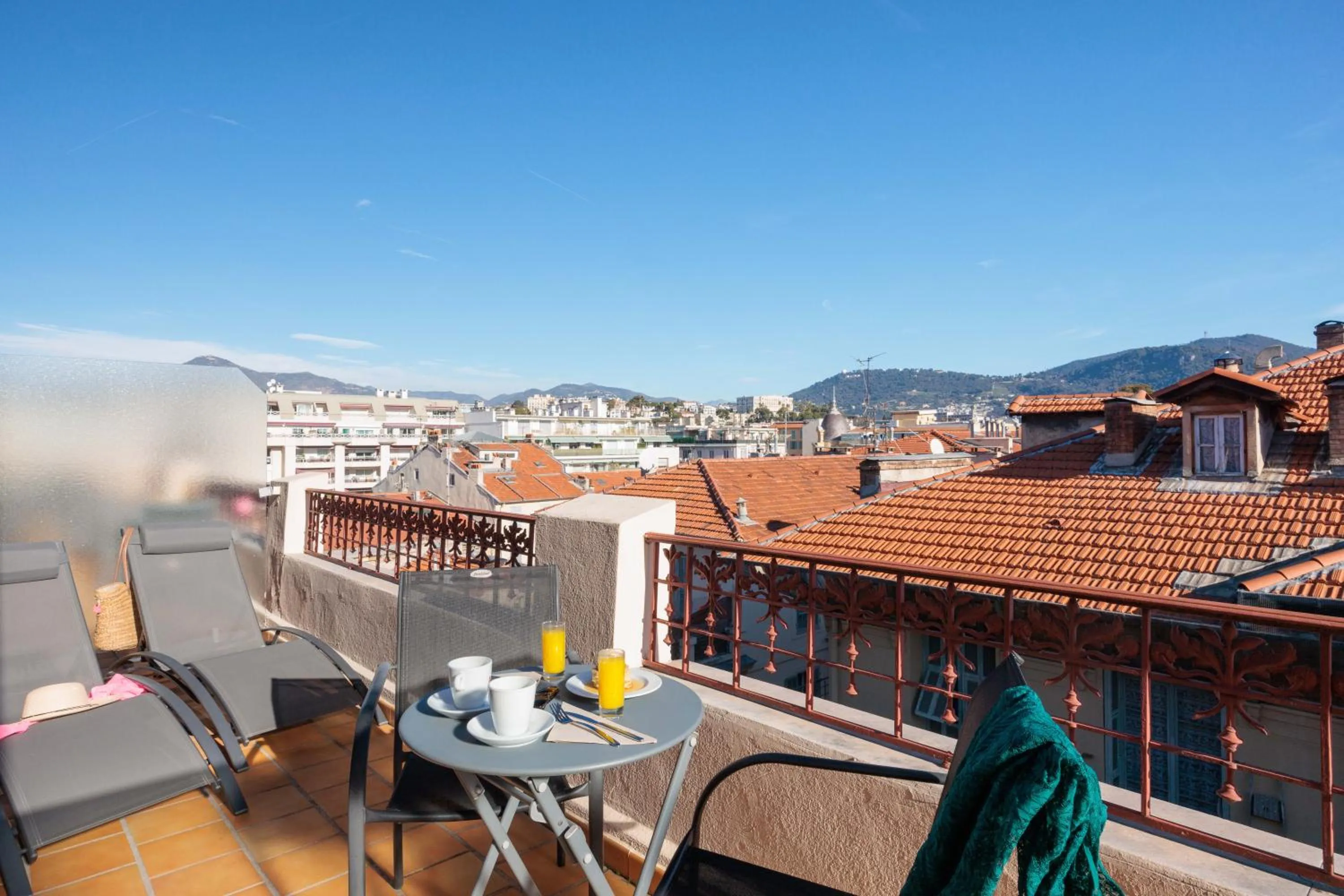 Day in Best Western Plus Hôtel Massena Nice