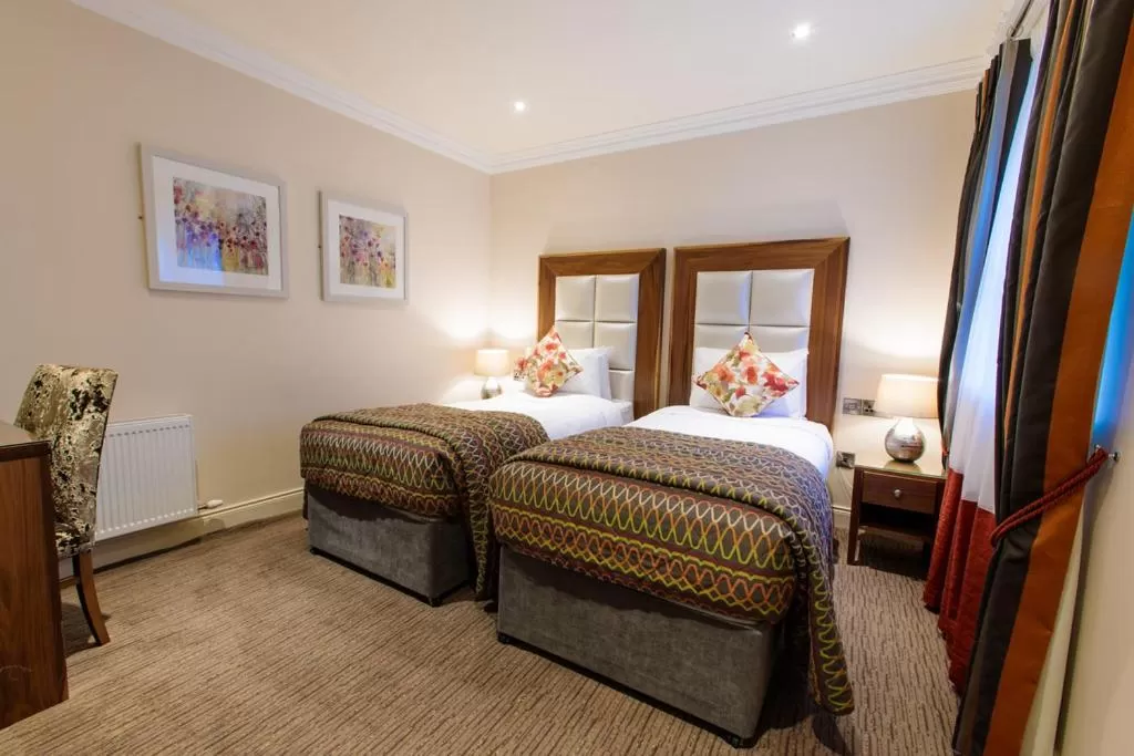 Photo of the whole room, Bed in Grand Hotel Tralee