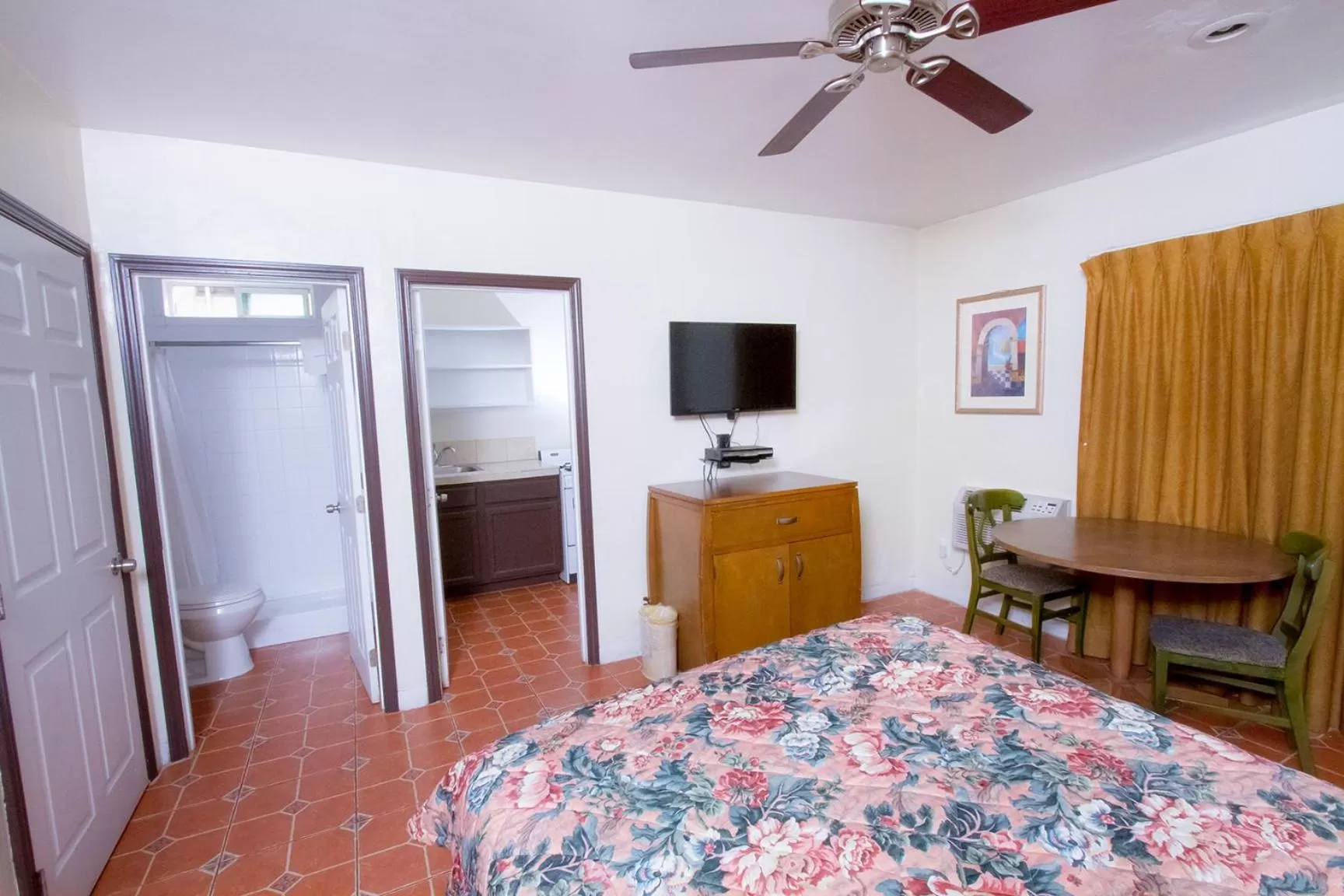 Bed in Mission Bell Motel