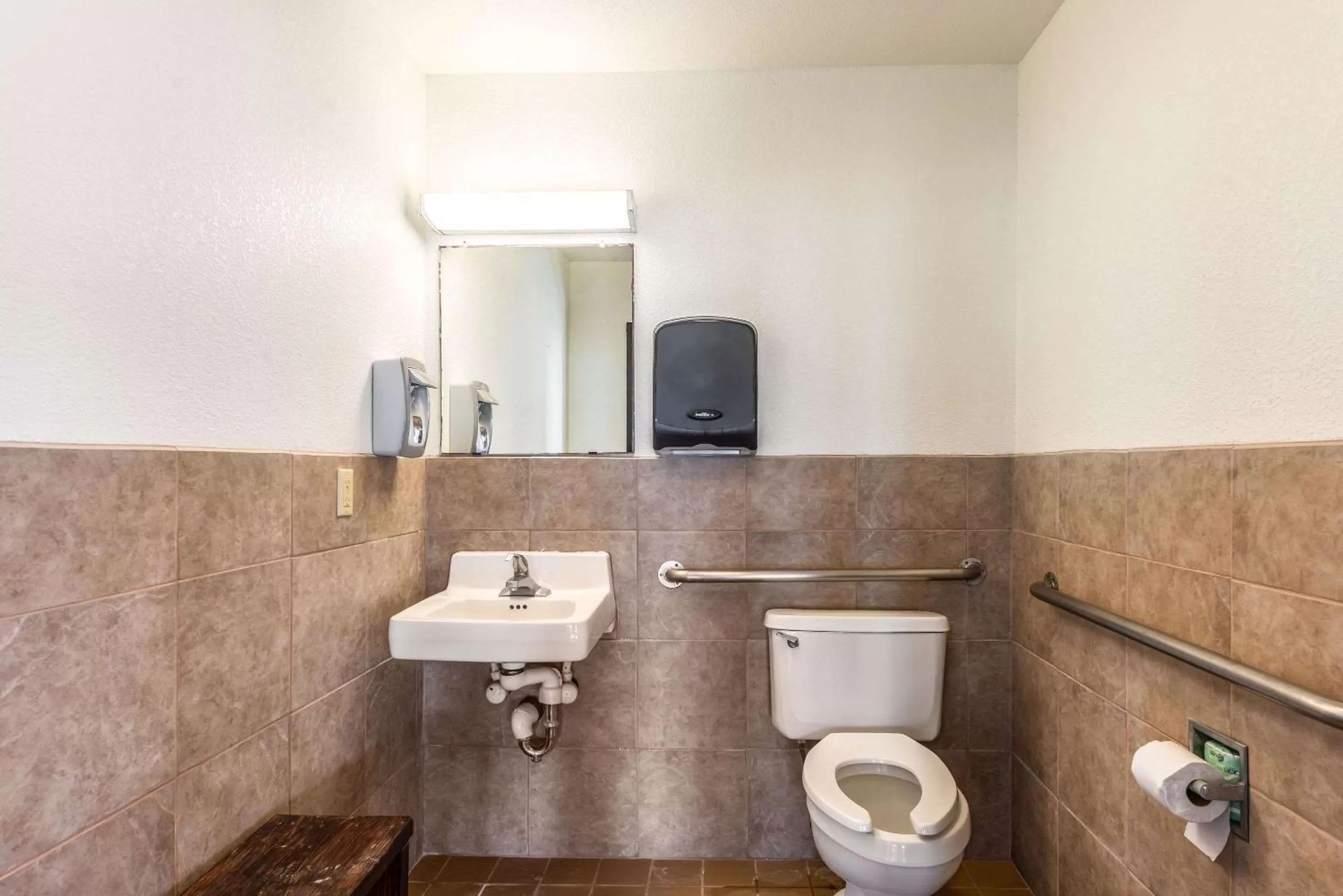 Bathroom in Econo Lodge Inn & Suites