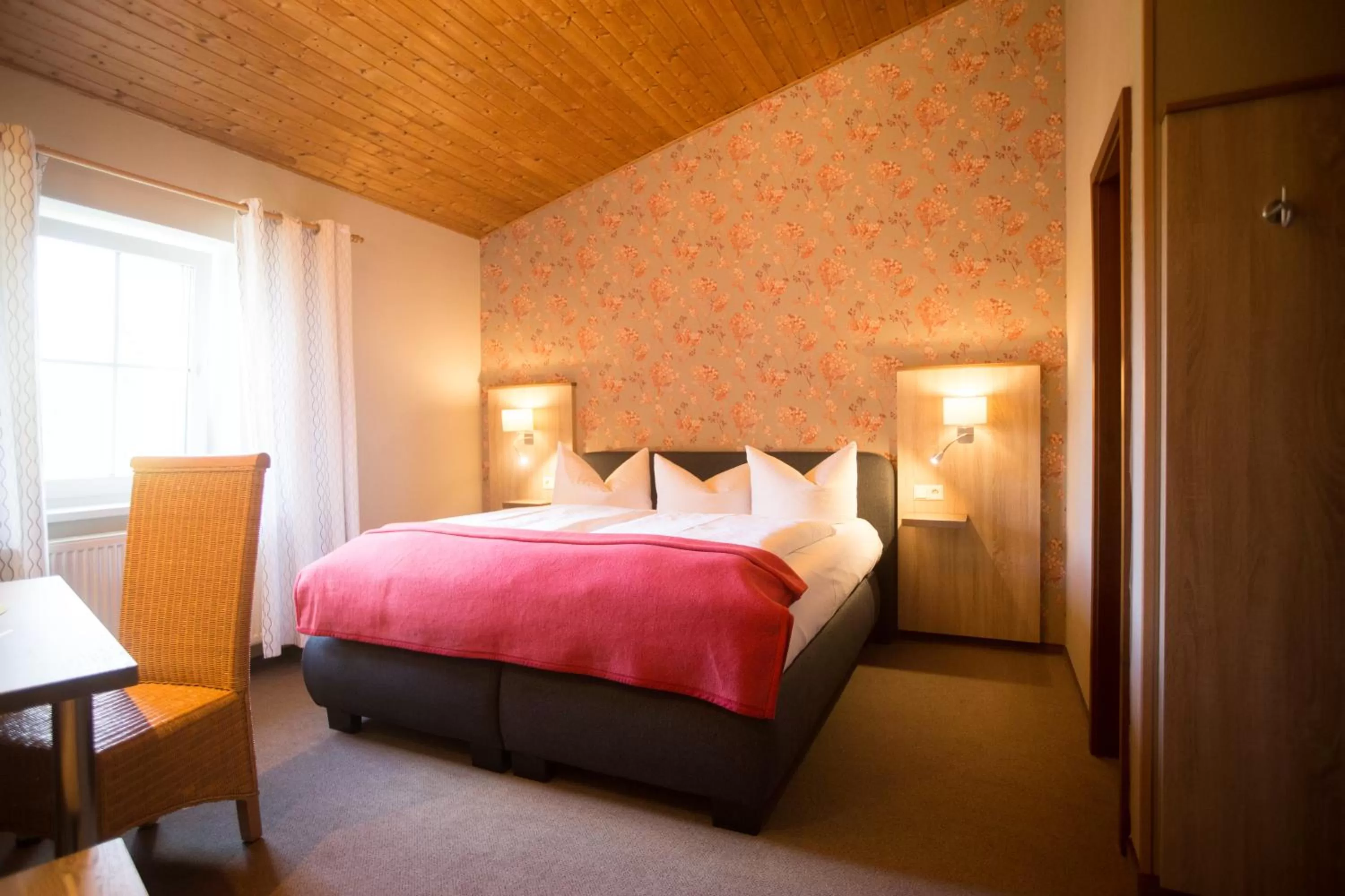 Photo of the whole room, Bed in Hotel Zur Kutsche