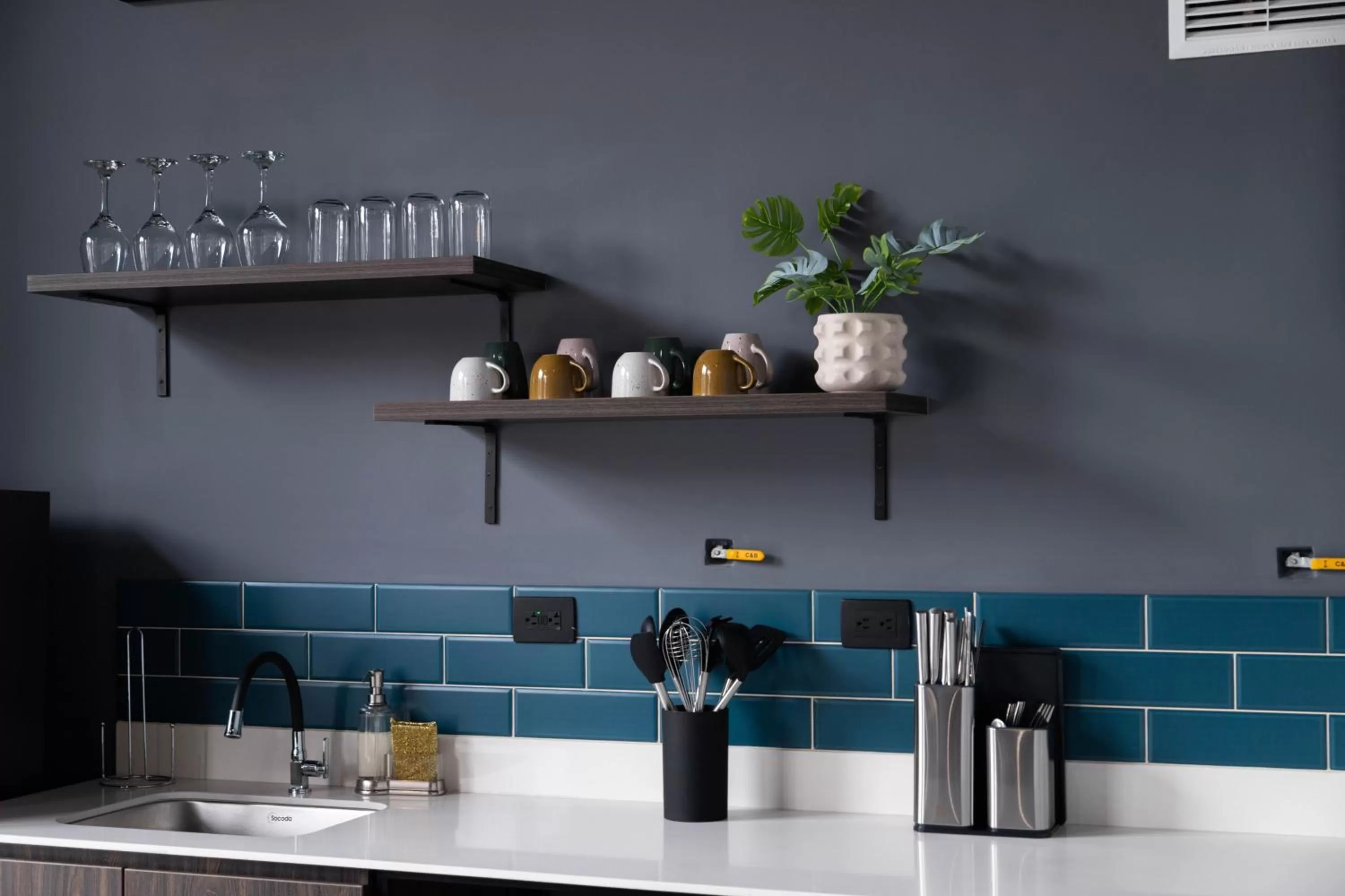 Kitchen or kitchenette in Royal Living Poblado