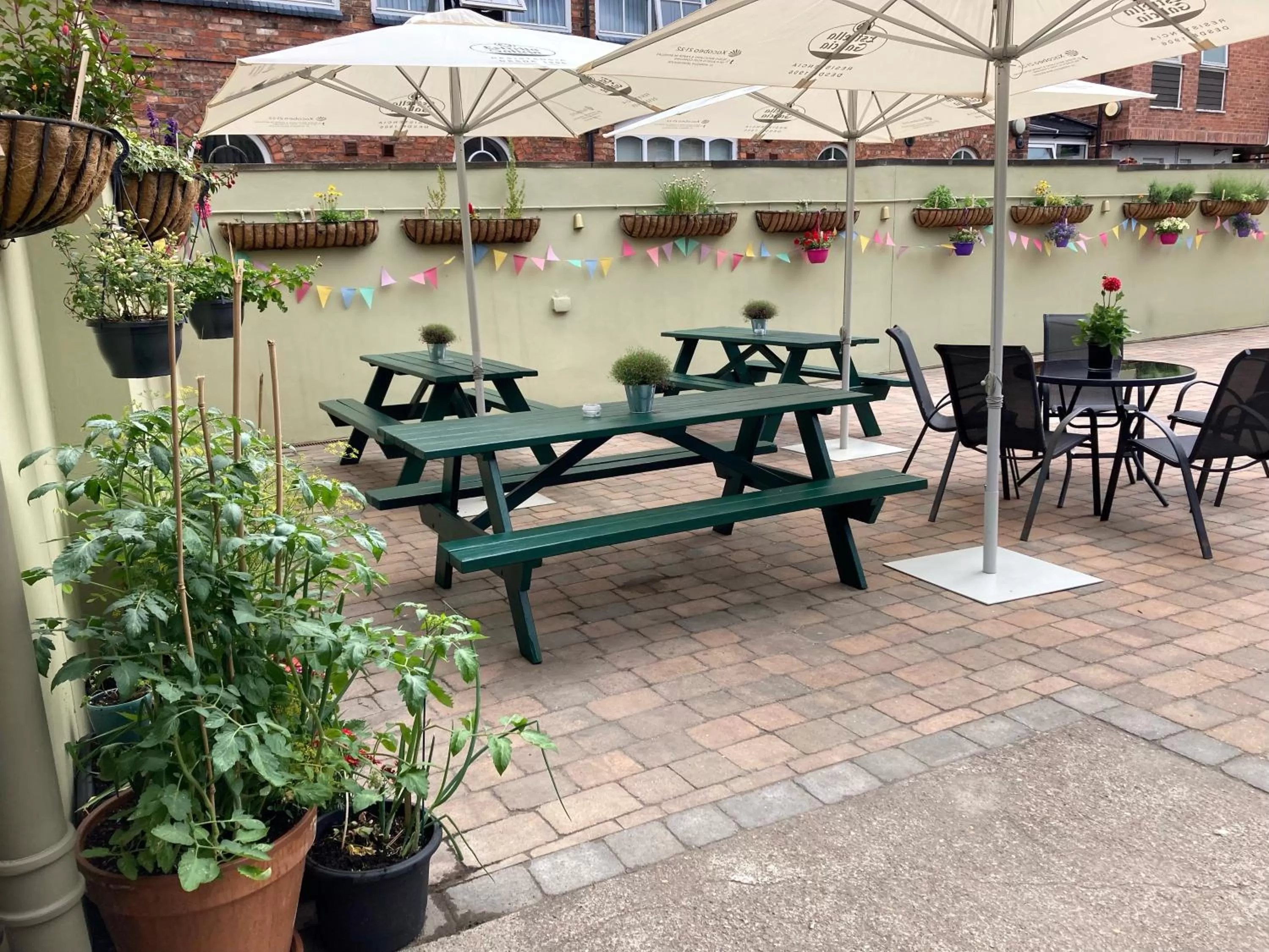 Property building in Beaumond Cross Inn