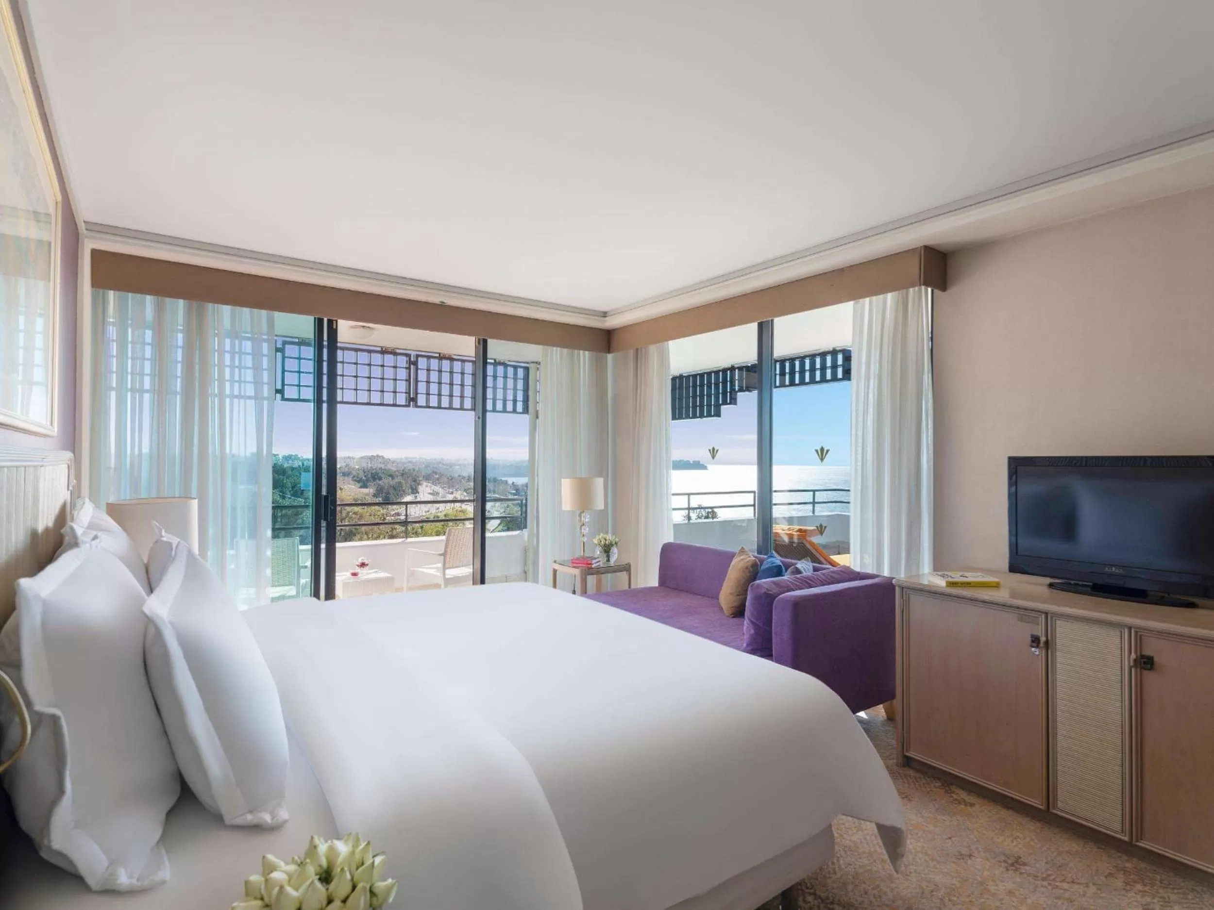 Bedroom, Bed in Rixos Downtown Antalya - The Land Of Legends Access