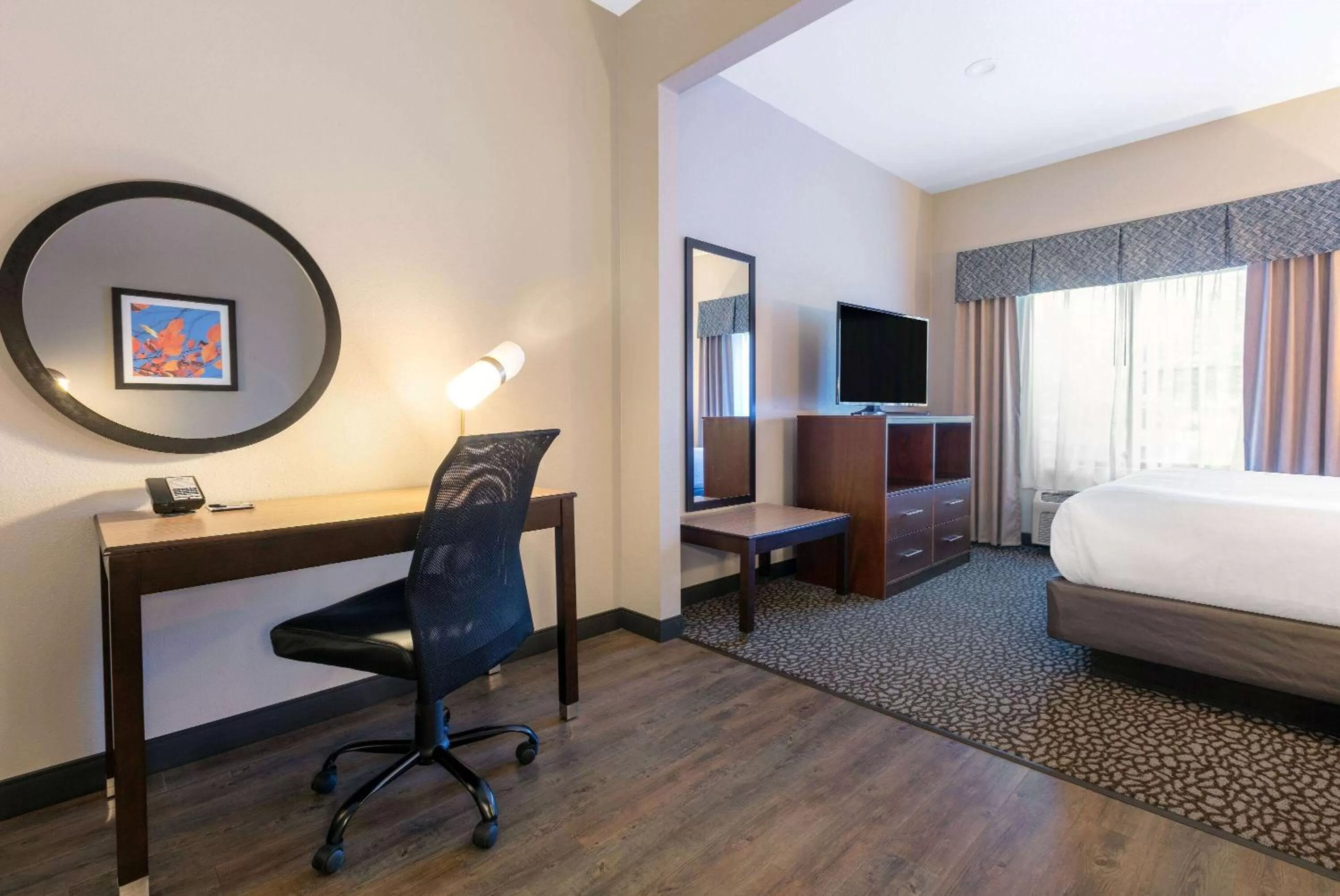 Photo of the whole room, Bed in Wingate by Wyndham - DFW North