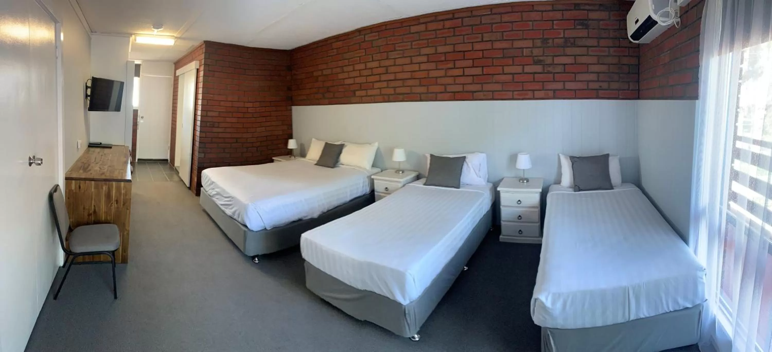 Bed in Mid City Plantation Motel