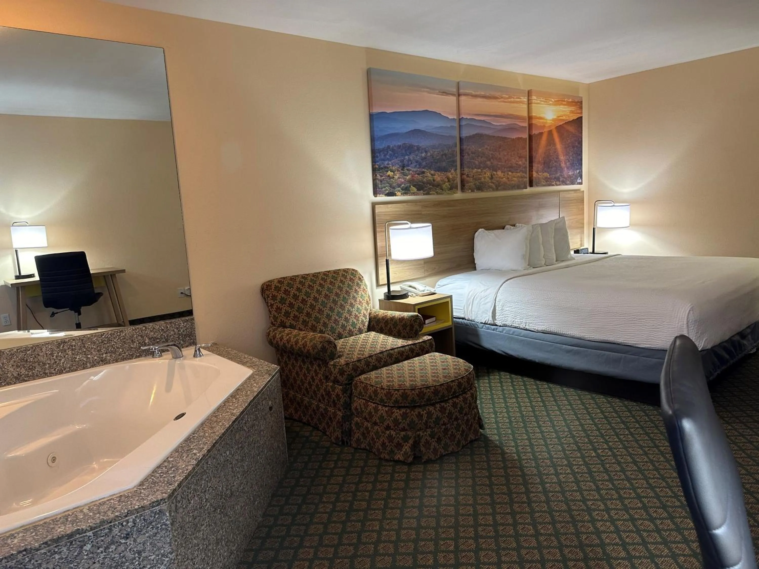 Bedroom, Bed in Days Inn & Suites by Wyndham Eunice
