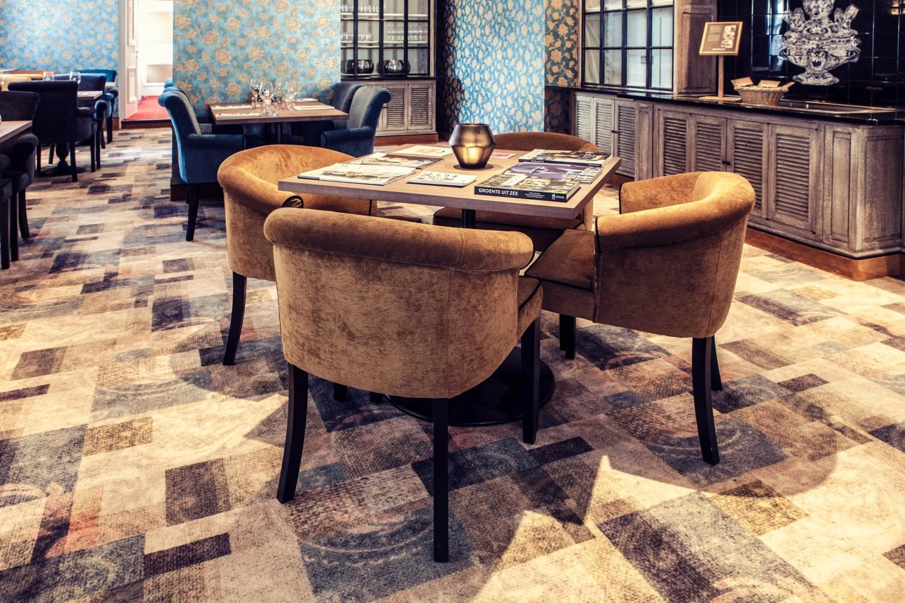 Restaurant/places to eat in Carlton Ambassador