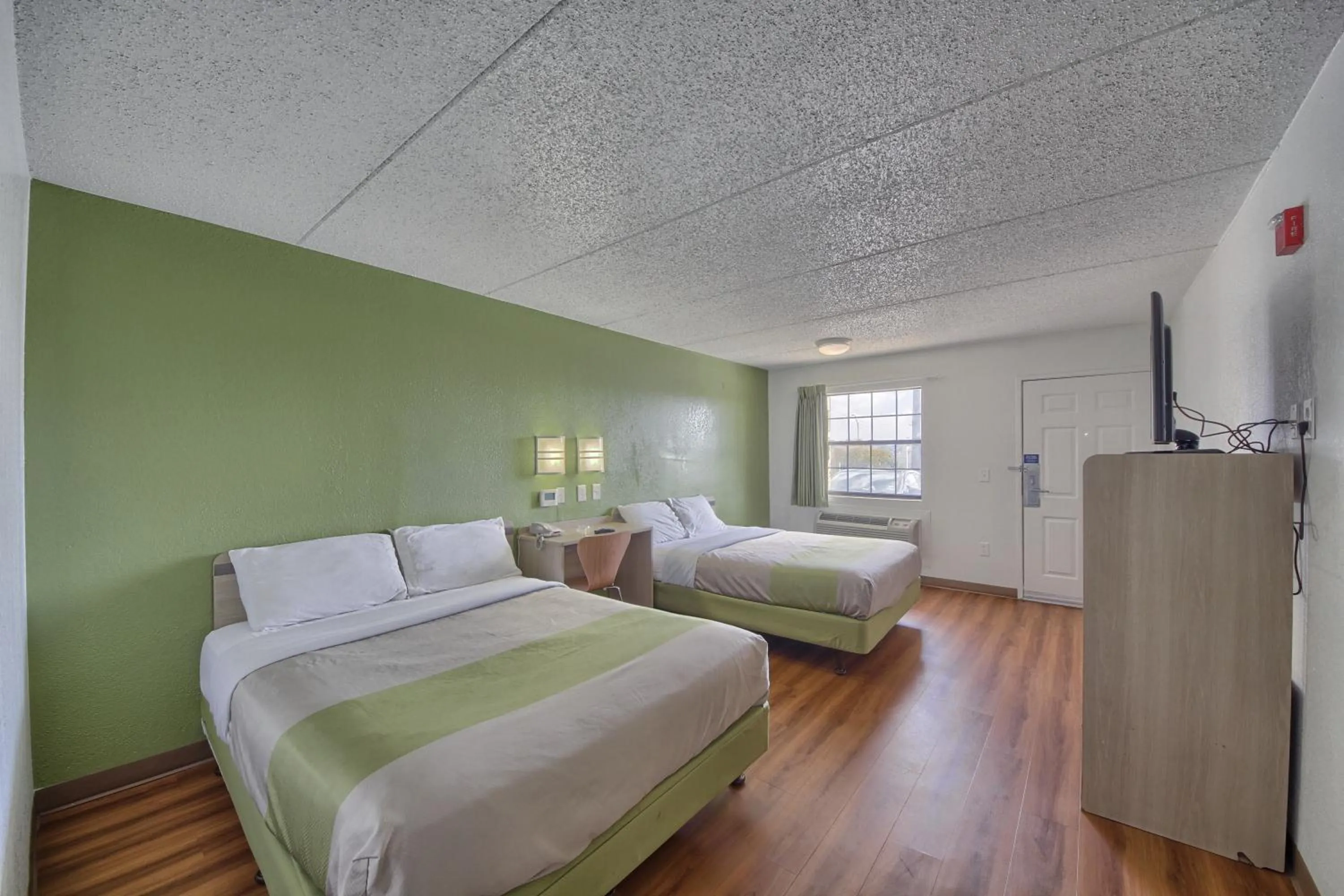 Bedroom, Bed in Motel 6-San Antonio, TX - Northwest Medical Center
