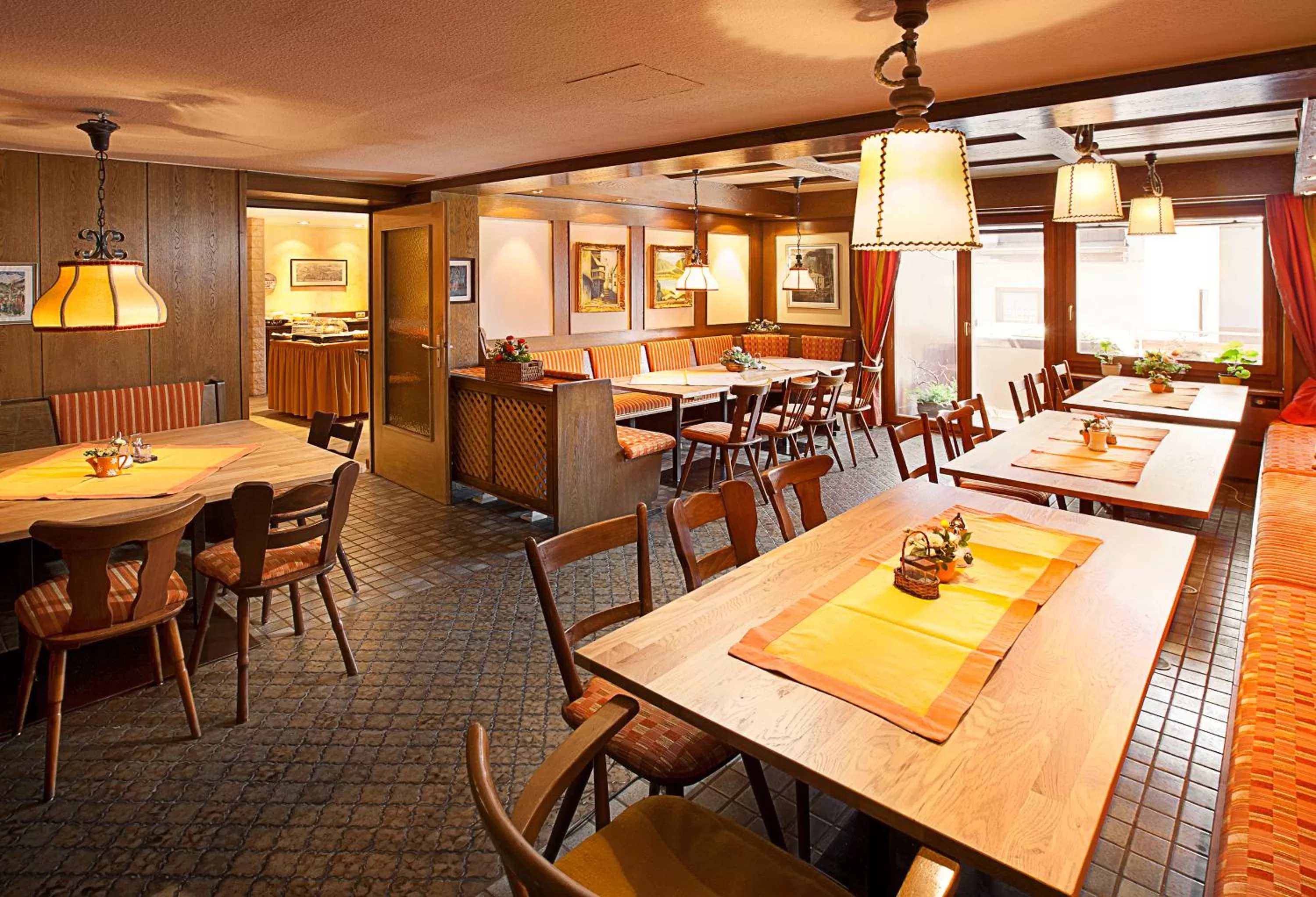 Restaurant/places to eat in Altstadt-Hotel Zum Hechten