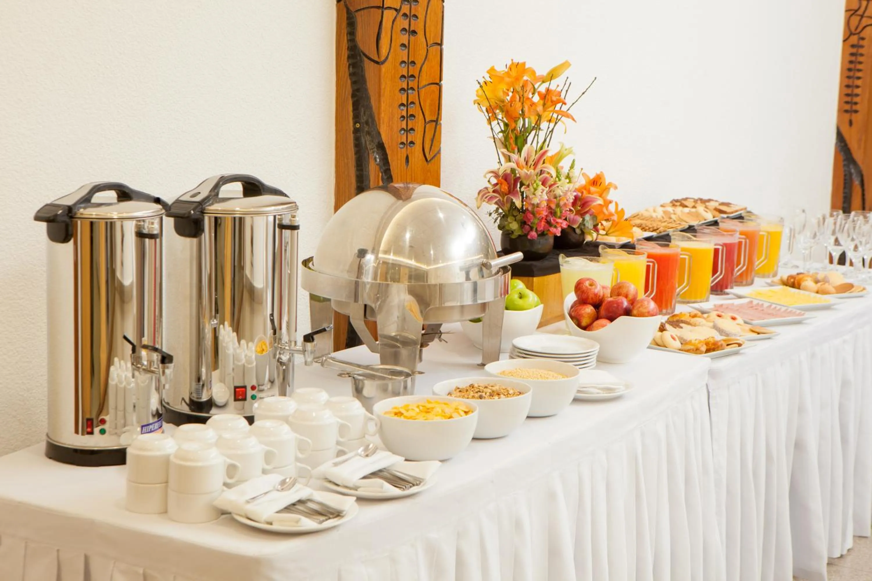 Restaurant/places to eat in Hotel Cortez