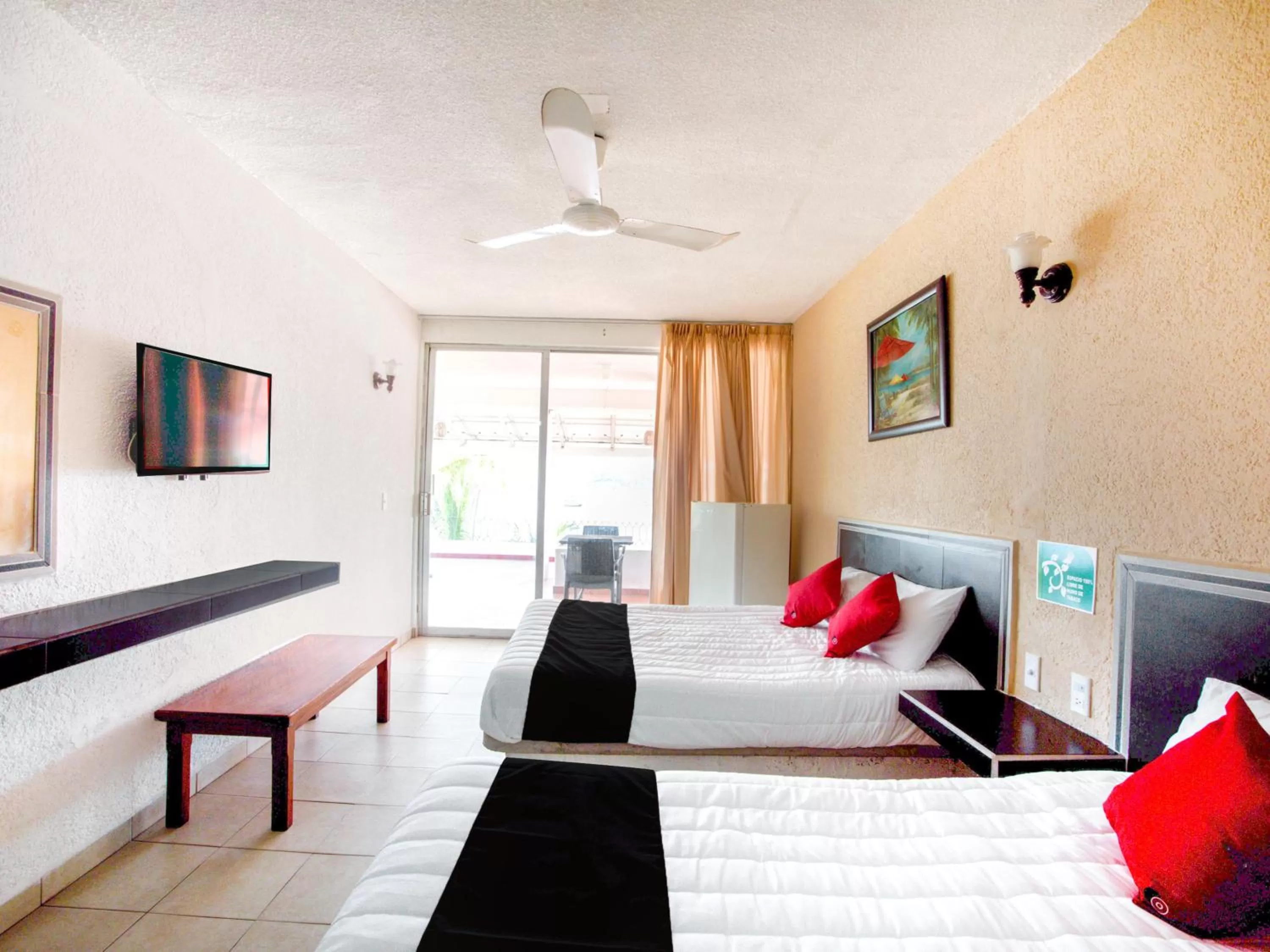 Photo of the whole room in Hotel Del Pescador