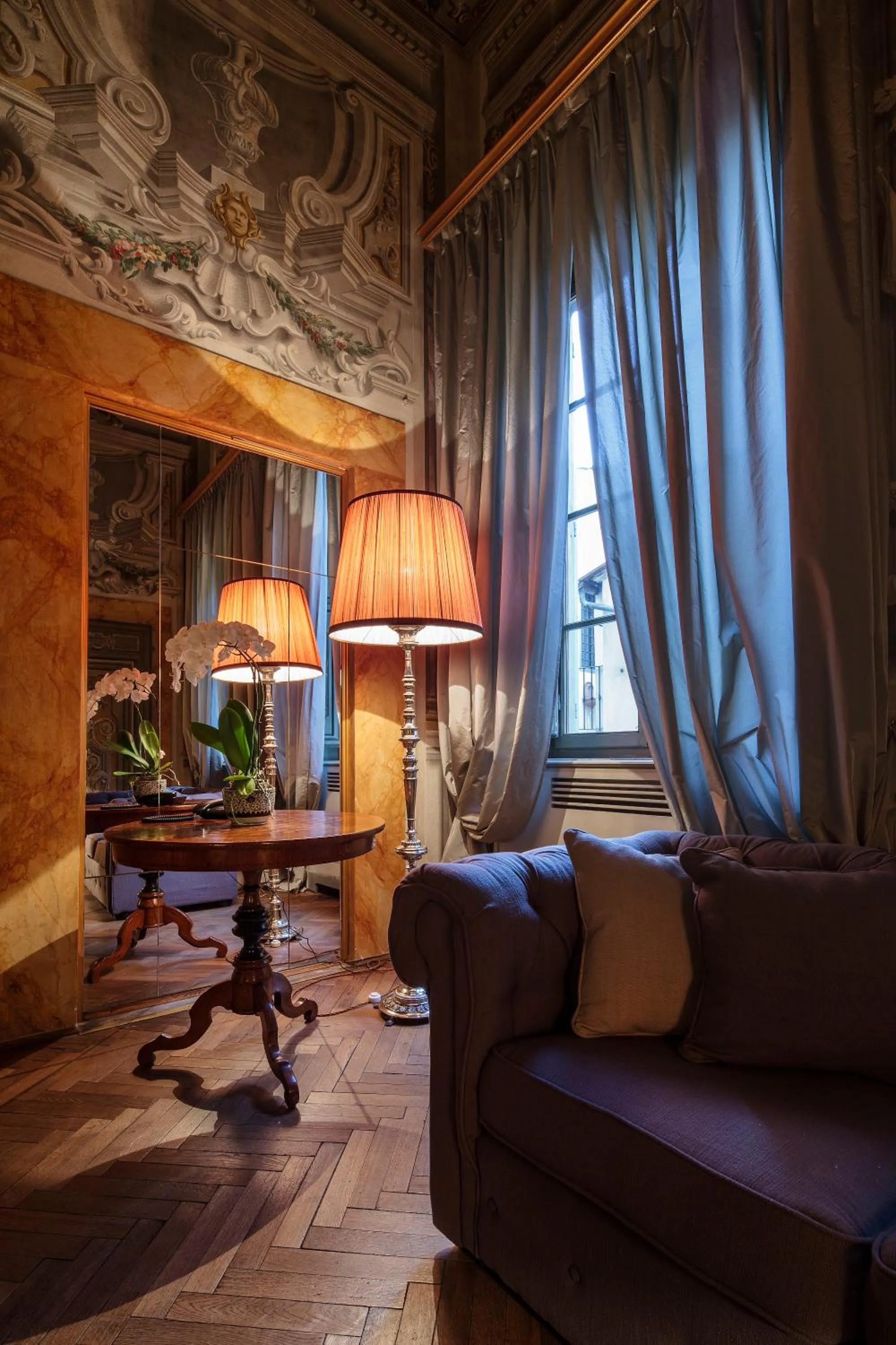 Seating area in Al Palazzo del Marchese di Camugliano Residenza d'Epoca