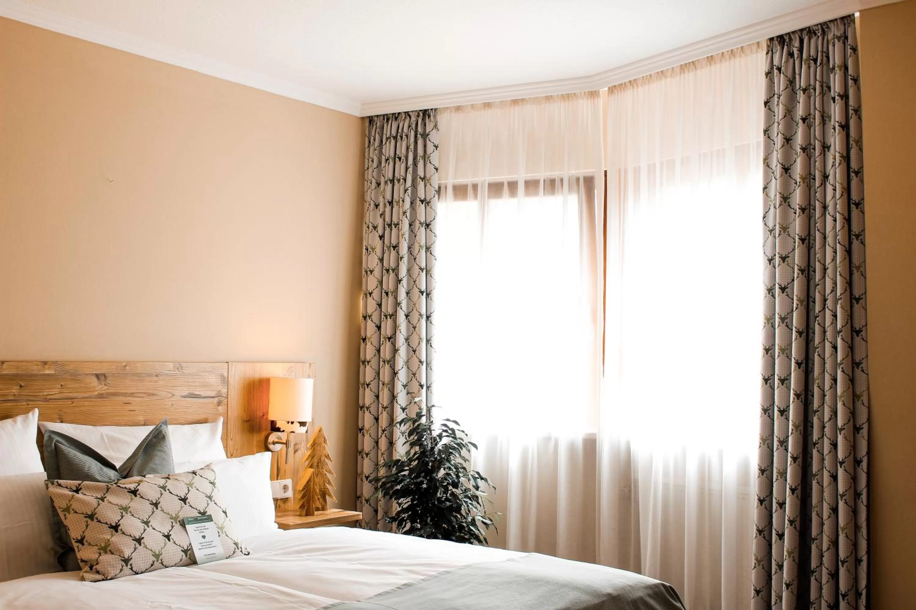 Bed in Hotel & Restaurant Zum Reussenstein