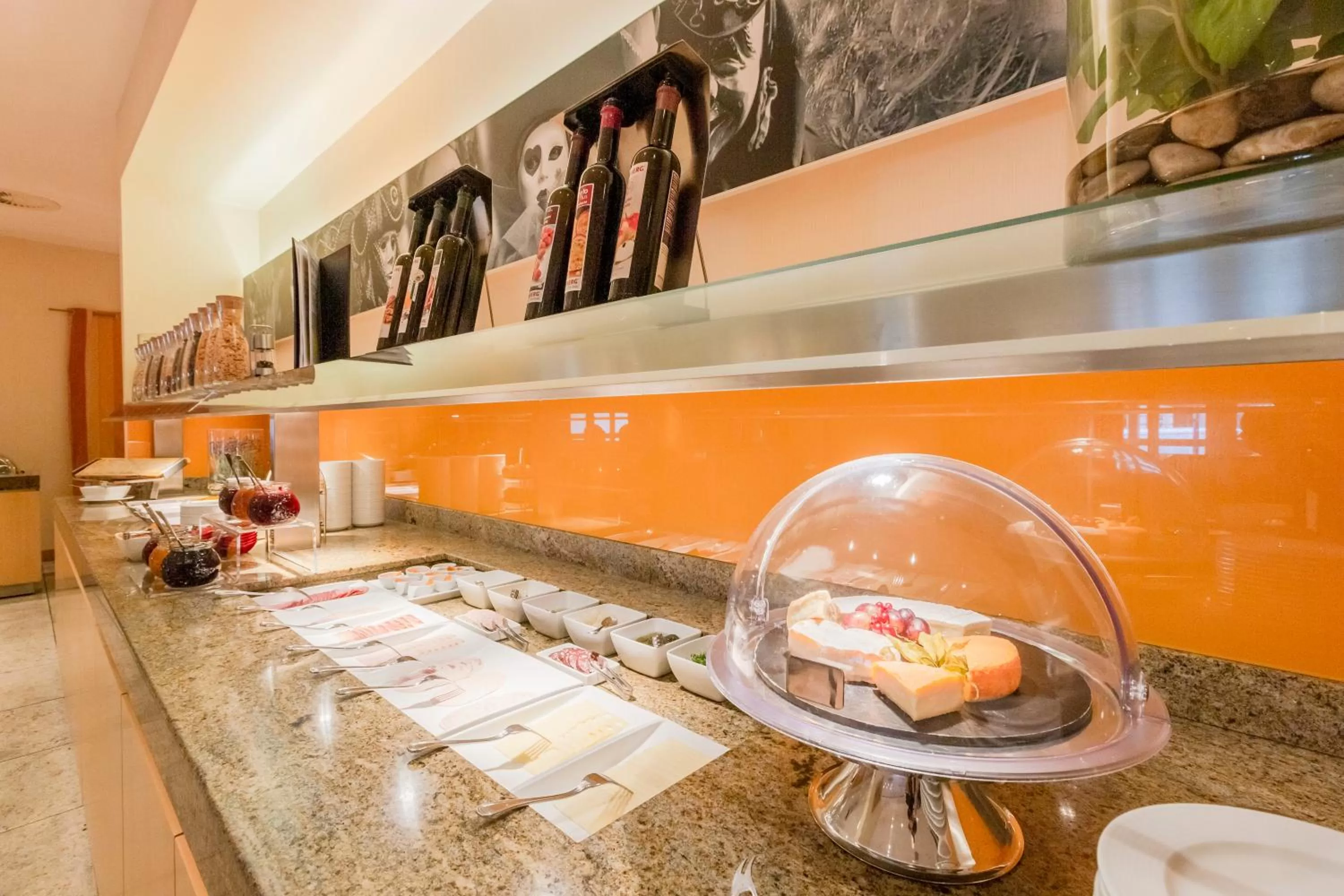 Food and drinks in Mercure Hotel Köln City Friesenstraße