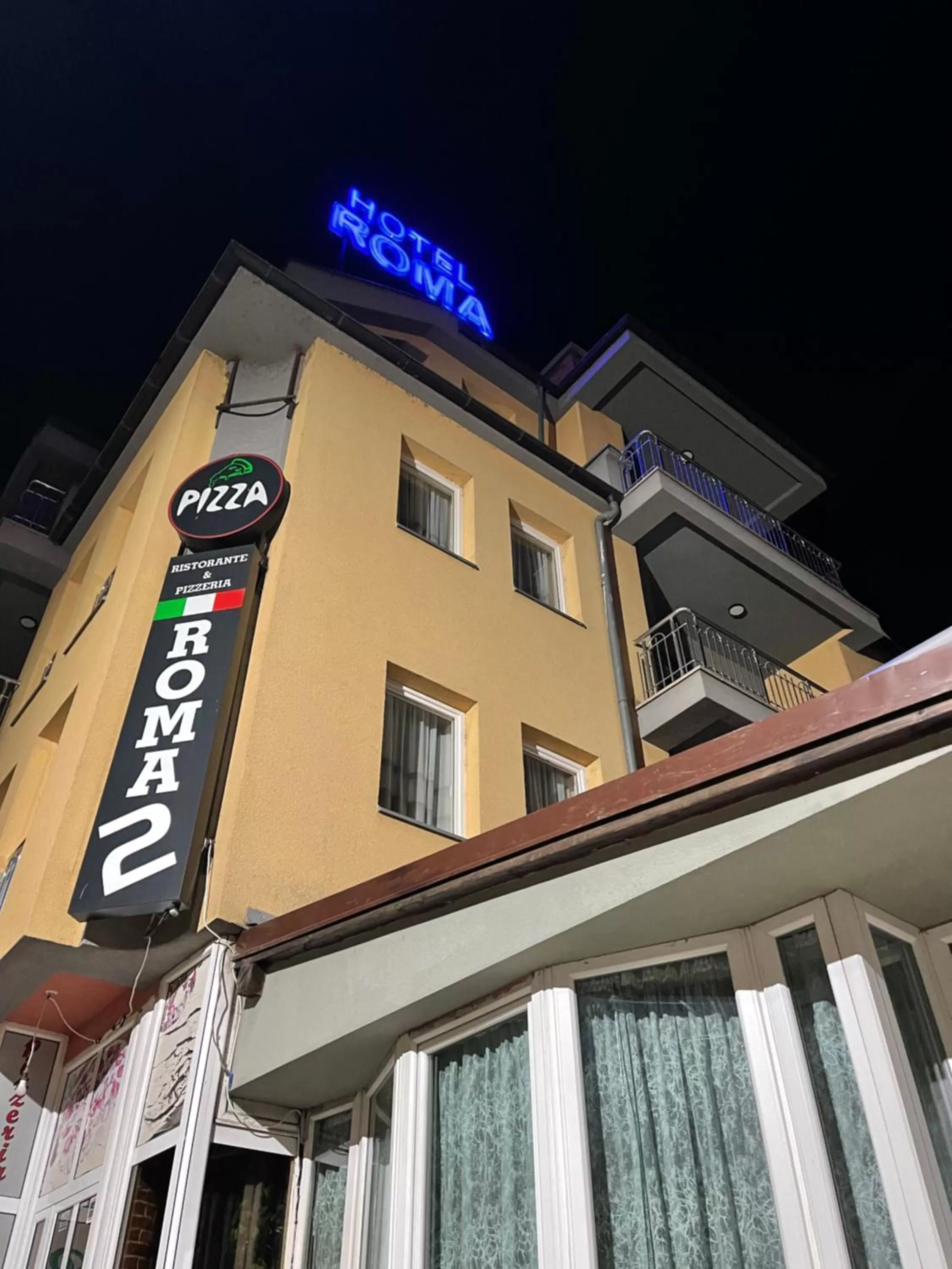 Property Building in Hotel Roma