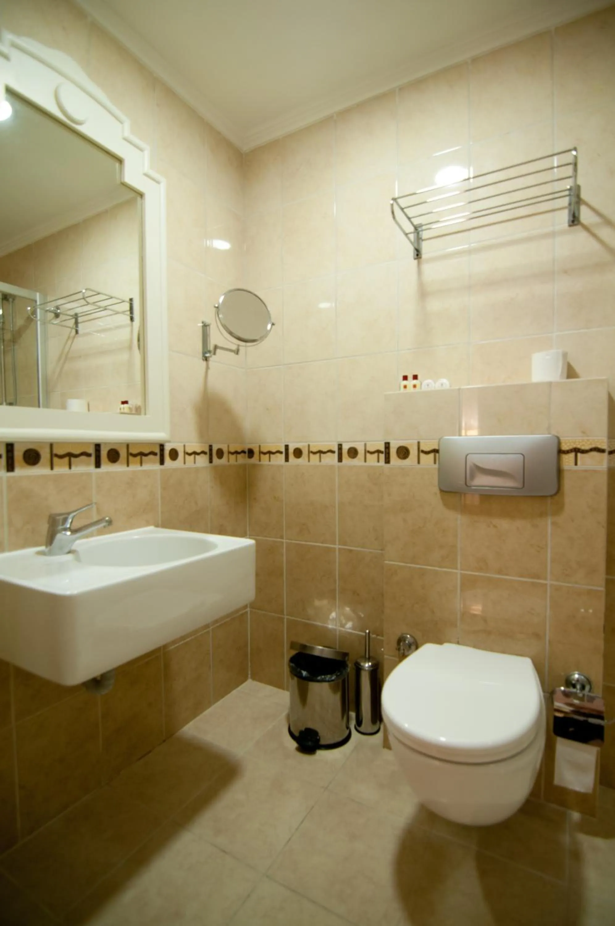 Toilet in Taksim Metropark Hotel