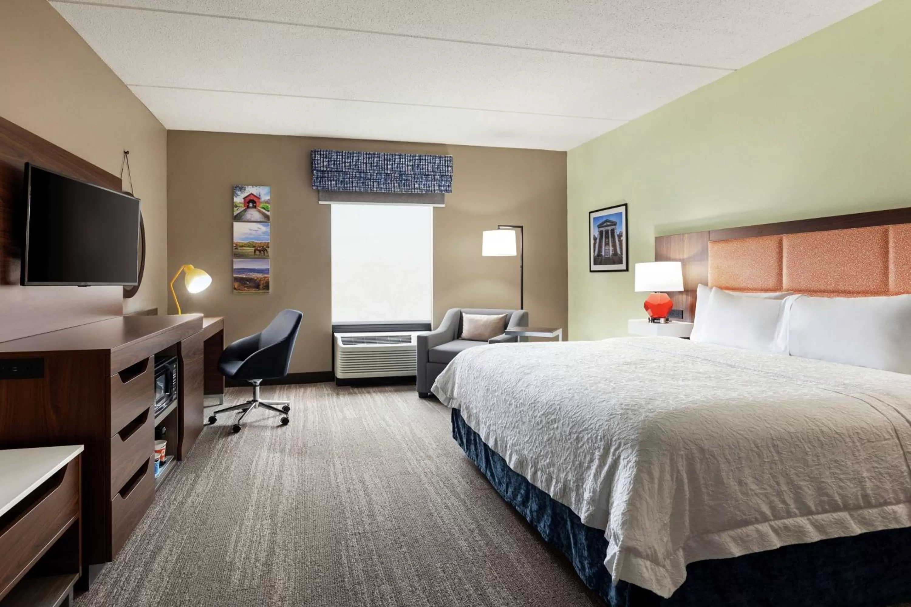 Bedroom, Bed in Hampton Inn & Suites Frederick/Fort Detrick