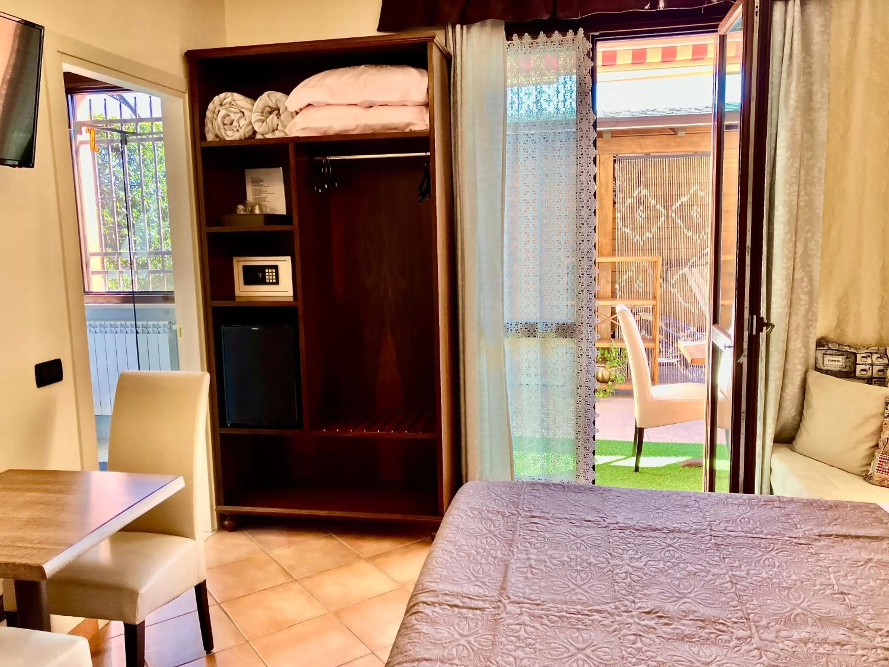 Patio, Bed in B&B Desenzano Paradise