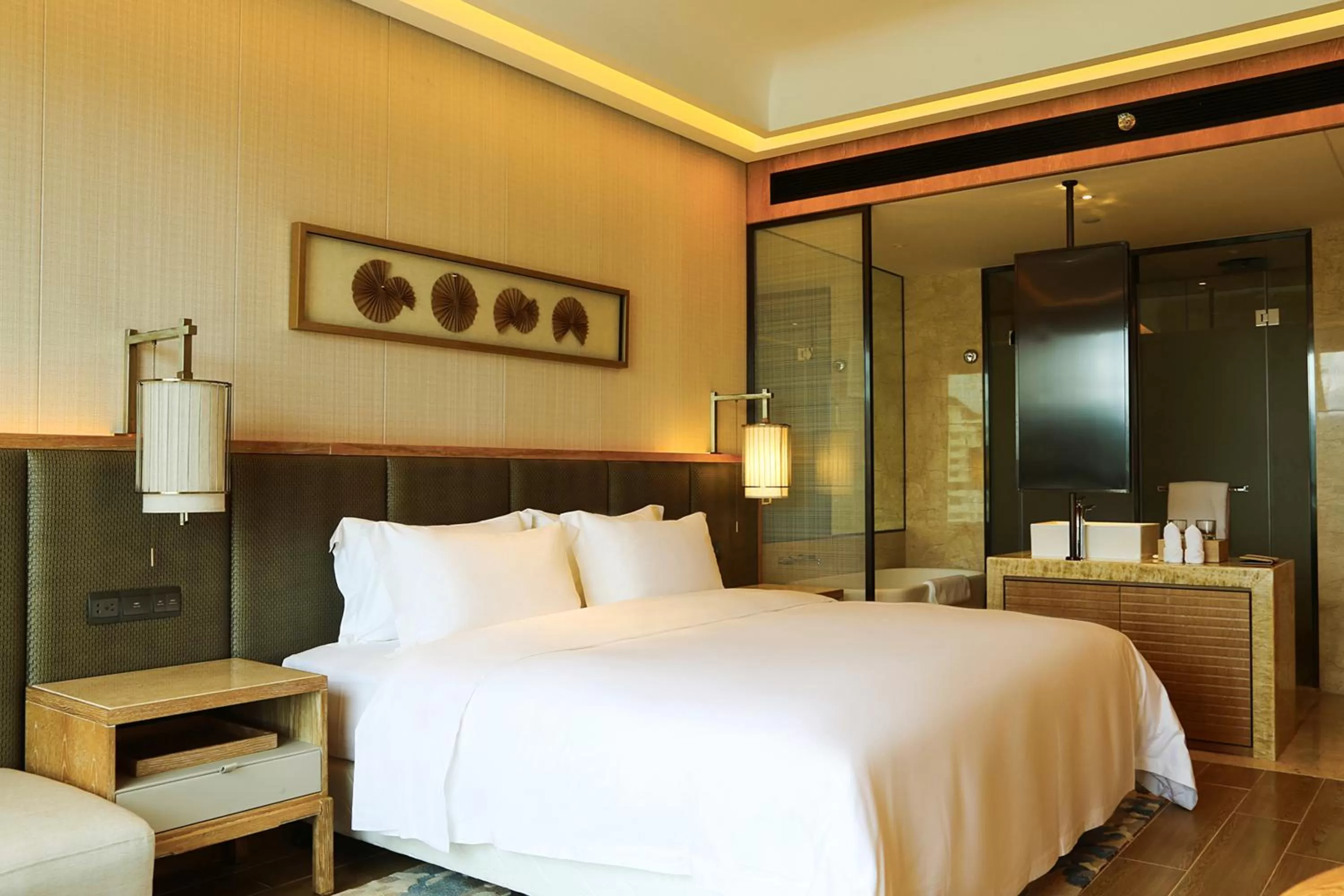 Photo of the whole room, Bed in Harman Resort Hotel Sanya