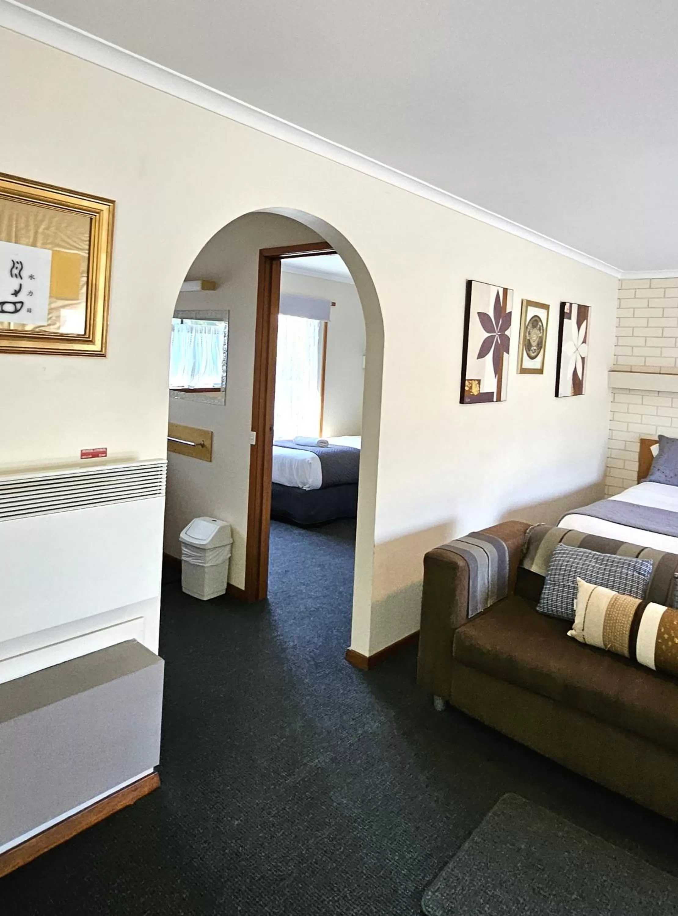 Bed in Alfred Motor Inn