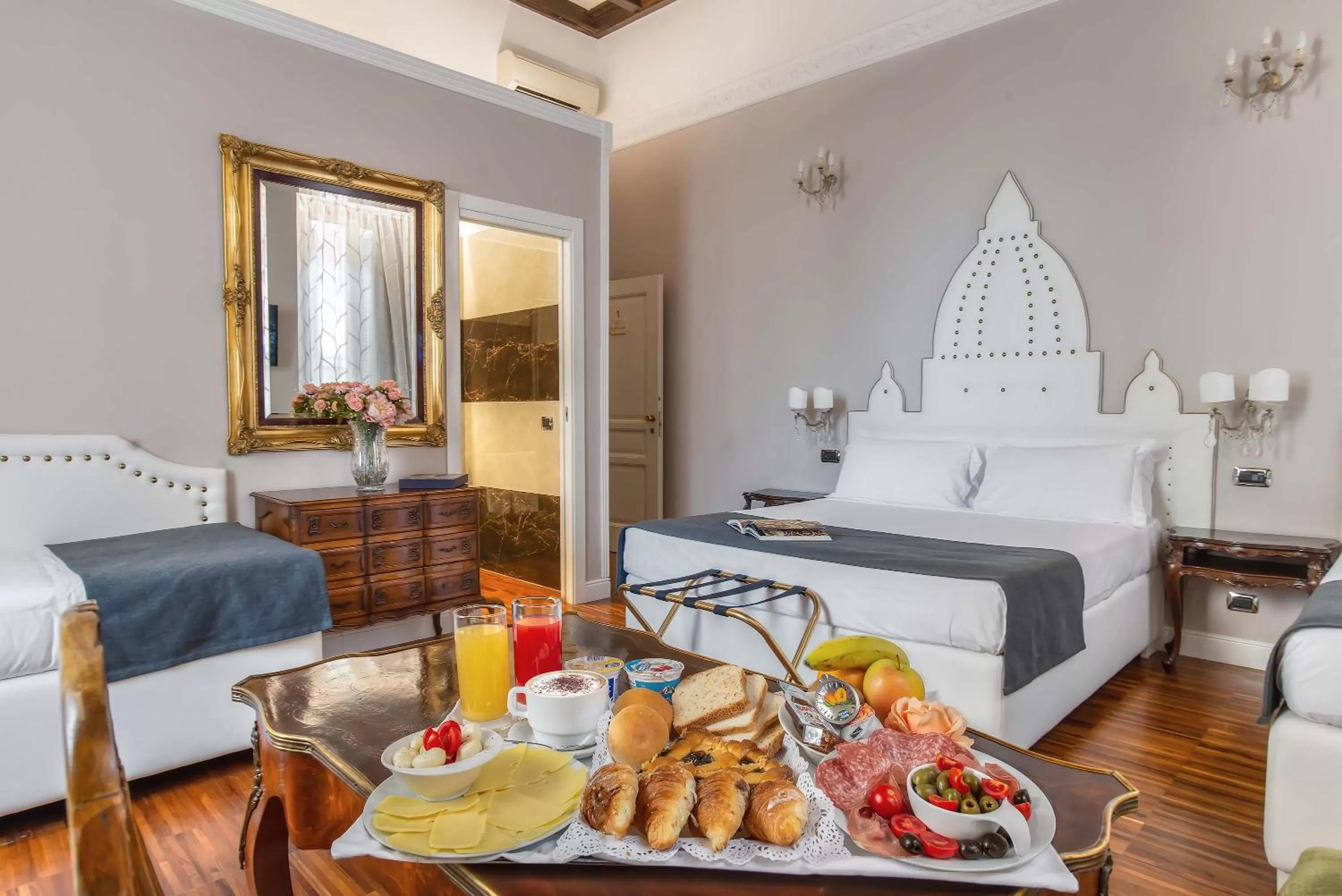 Photo of the whole room, Bed in I TRE MOSCHETTIERI - D'ARTAGNAN Luxury Guest House