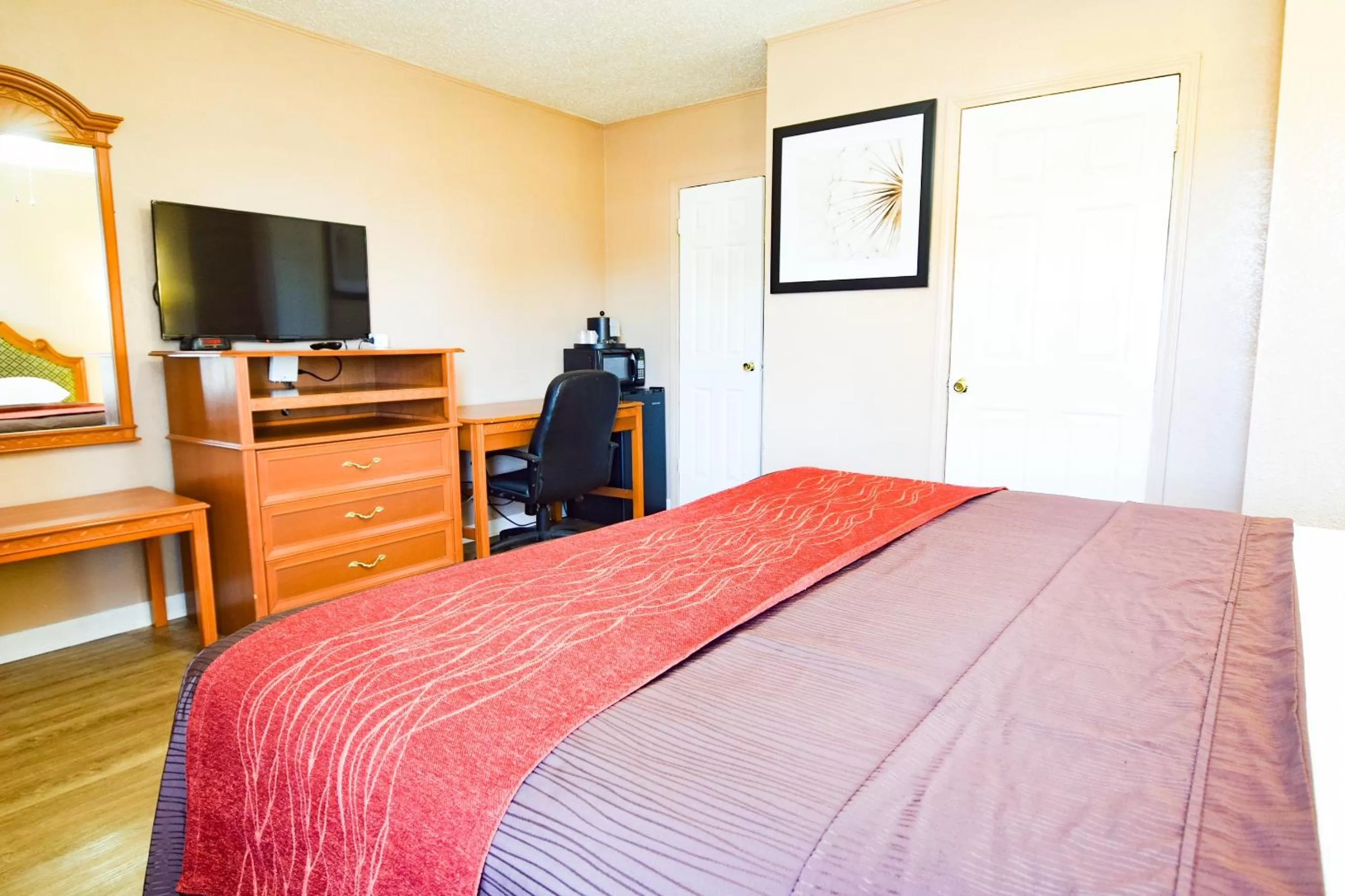 Bed in Economy Inn Beebe