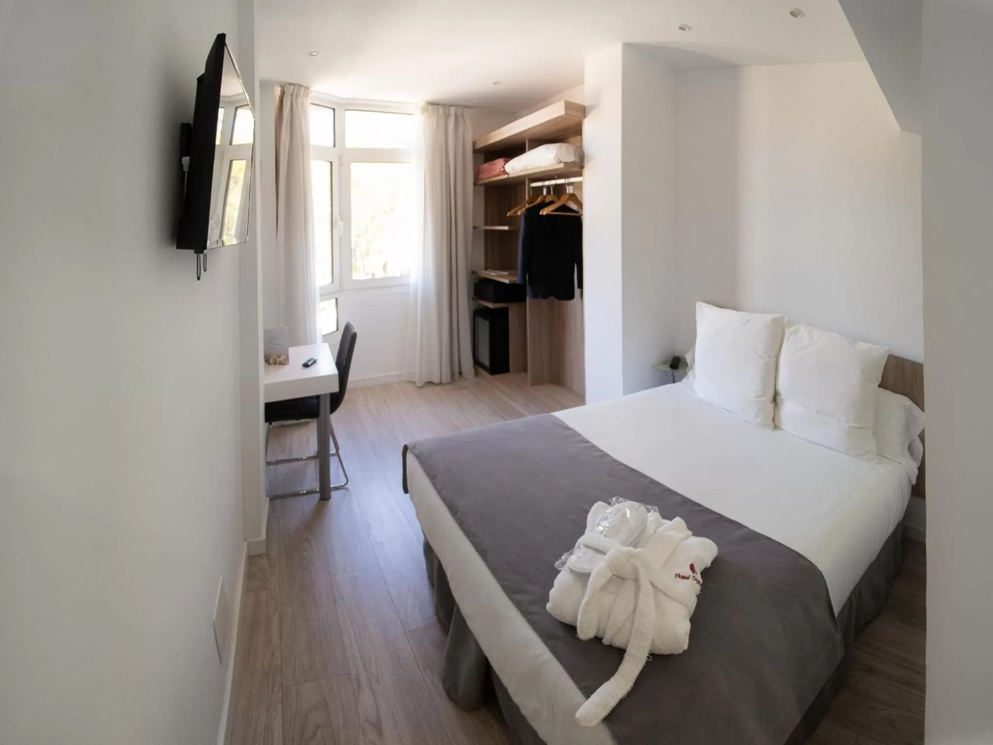 Photo of the whole room, Bed in Hotel Pasarela