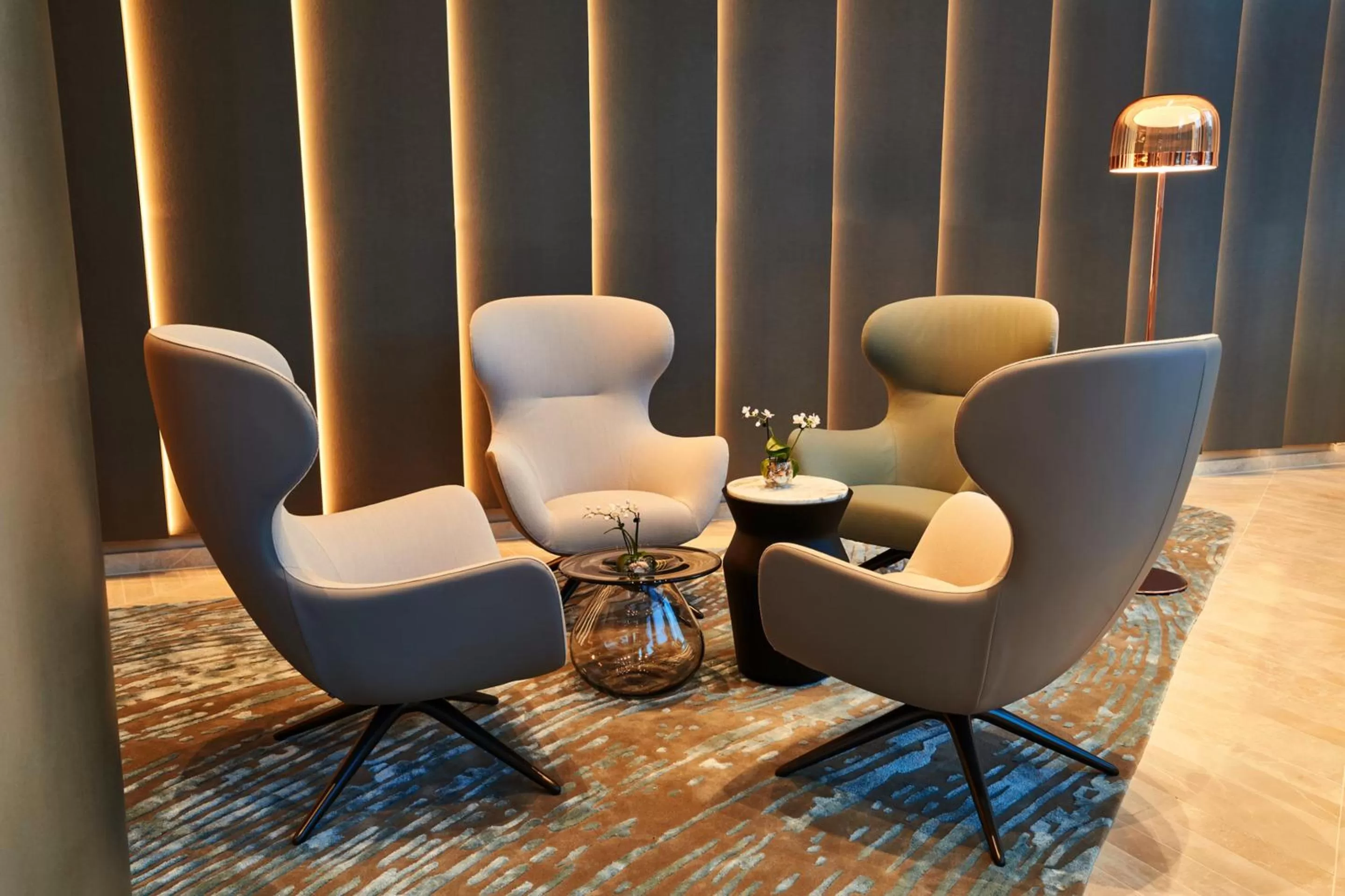 Seating area in Steigenberger Hotel Hamburg