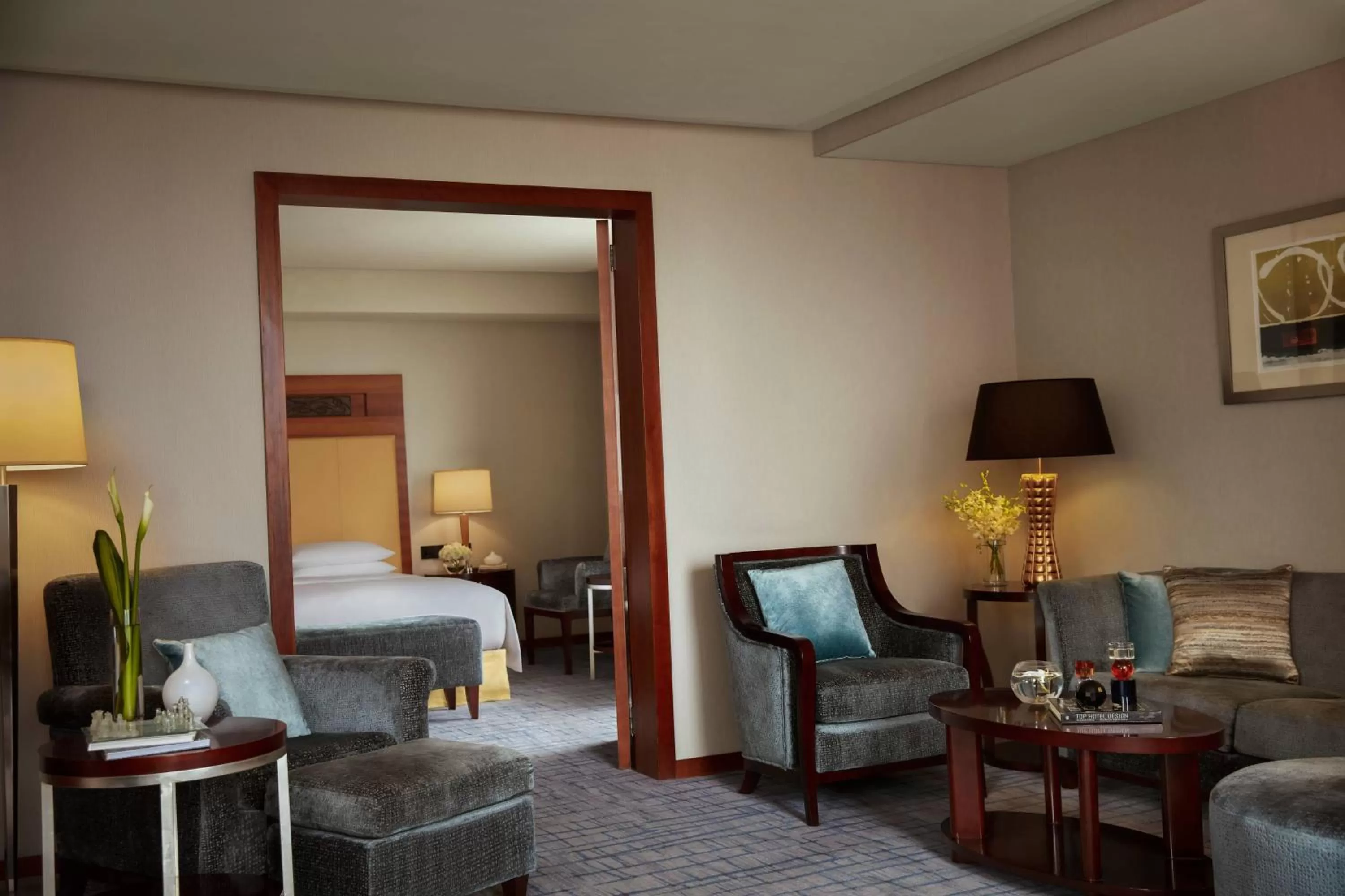 R Suite room with King Bed in Renaissance Wuhan Hotel