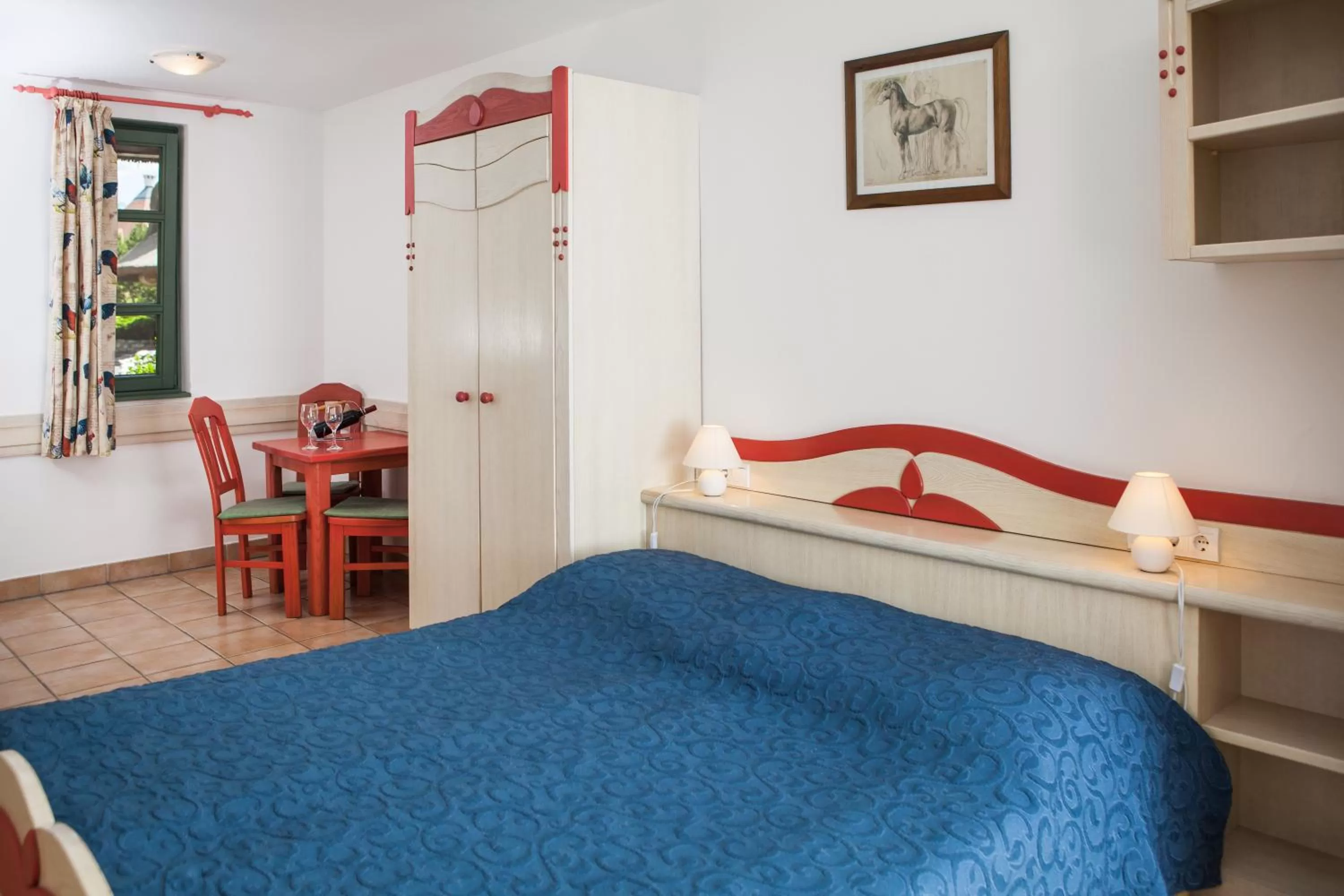 Photo of the whole room, Bed in Club Dobogómajor superior