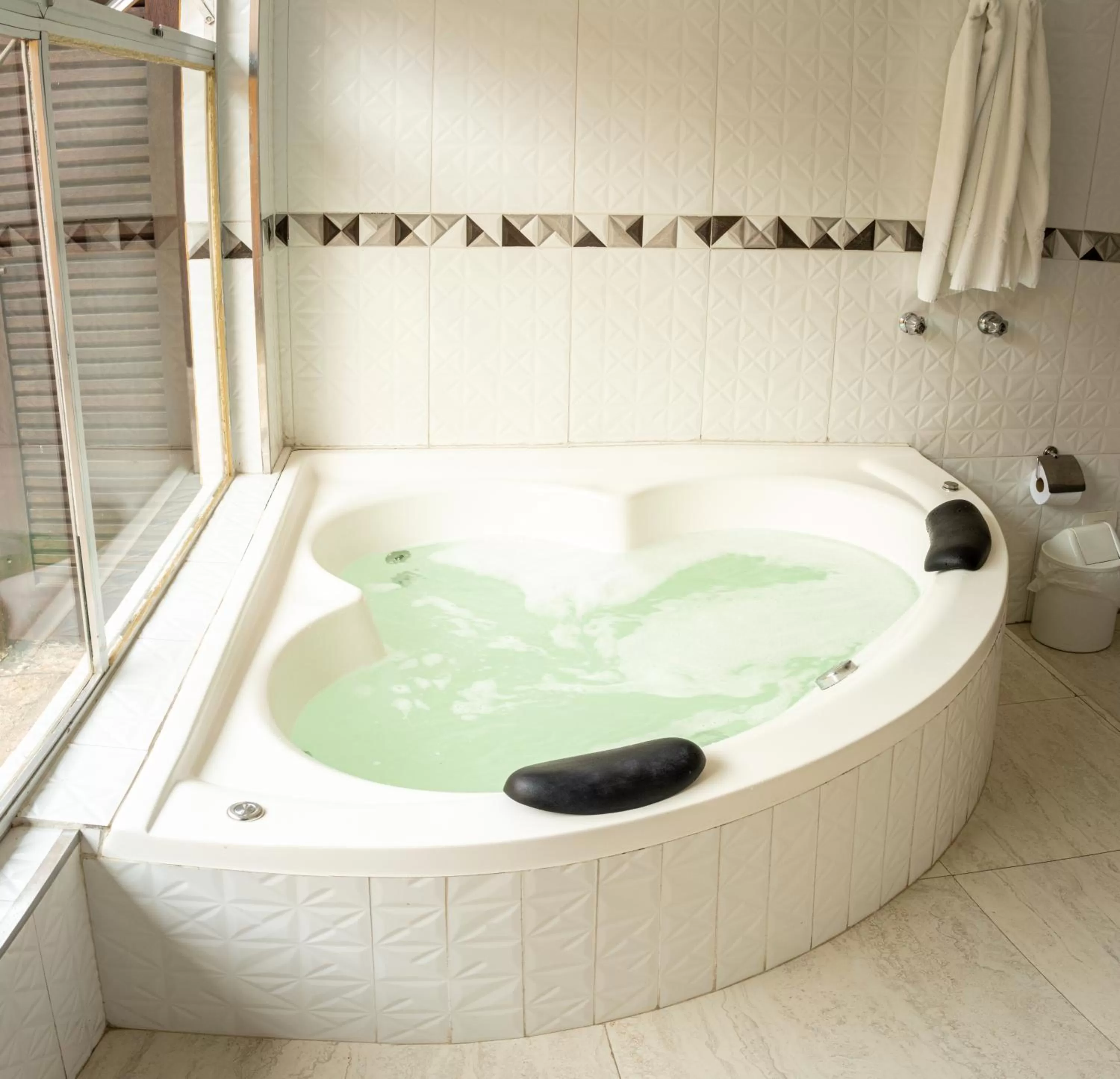 Hot Tub in Pousada Casa Amarela