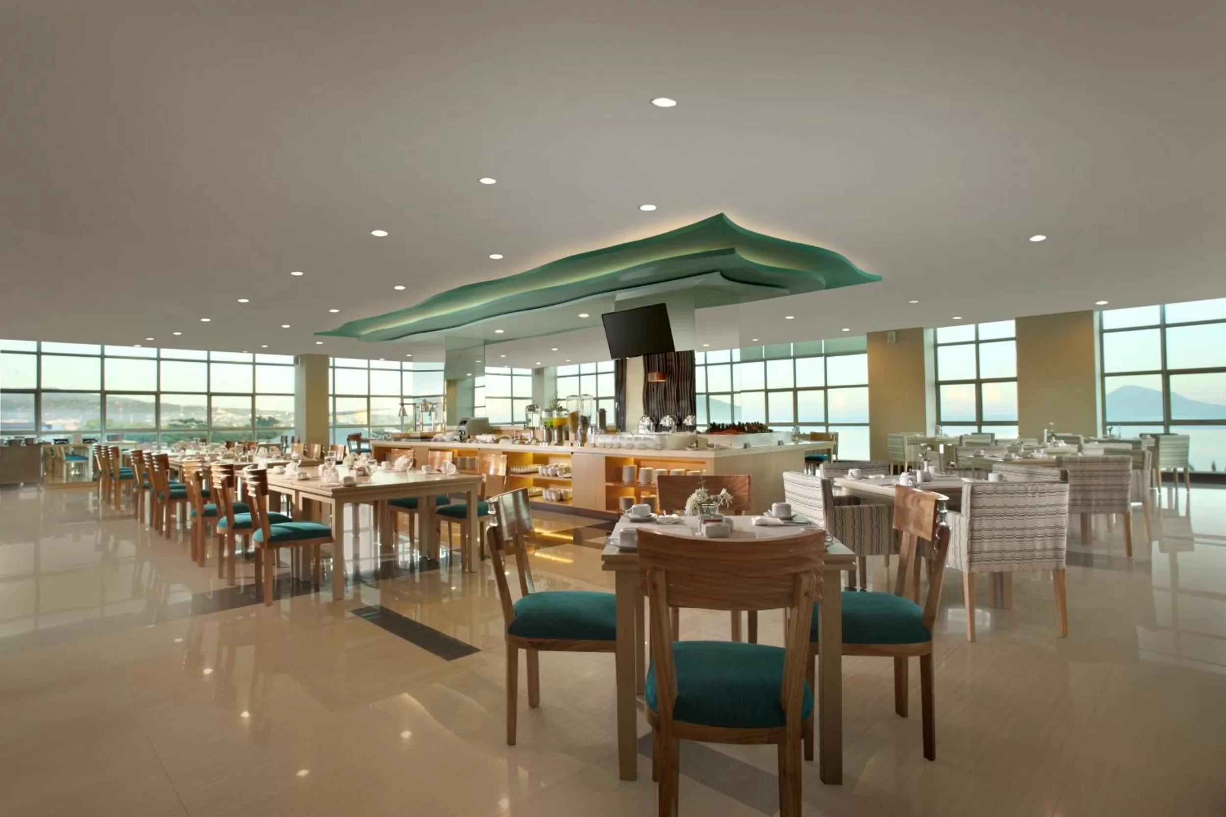 Restaurant/places to eat in Best Western The Lagoon Hotel