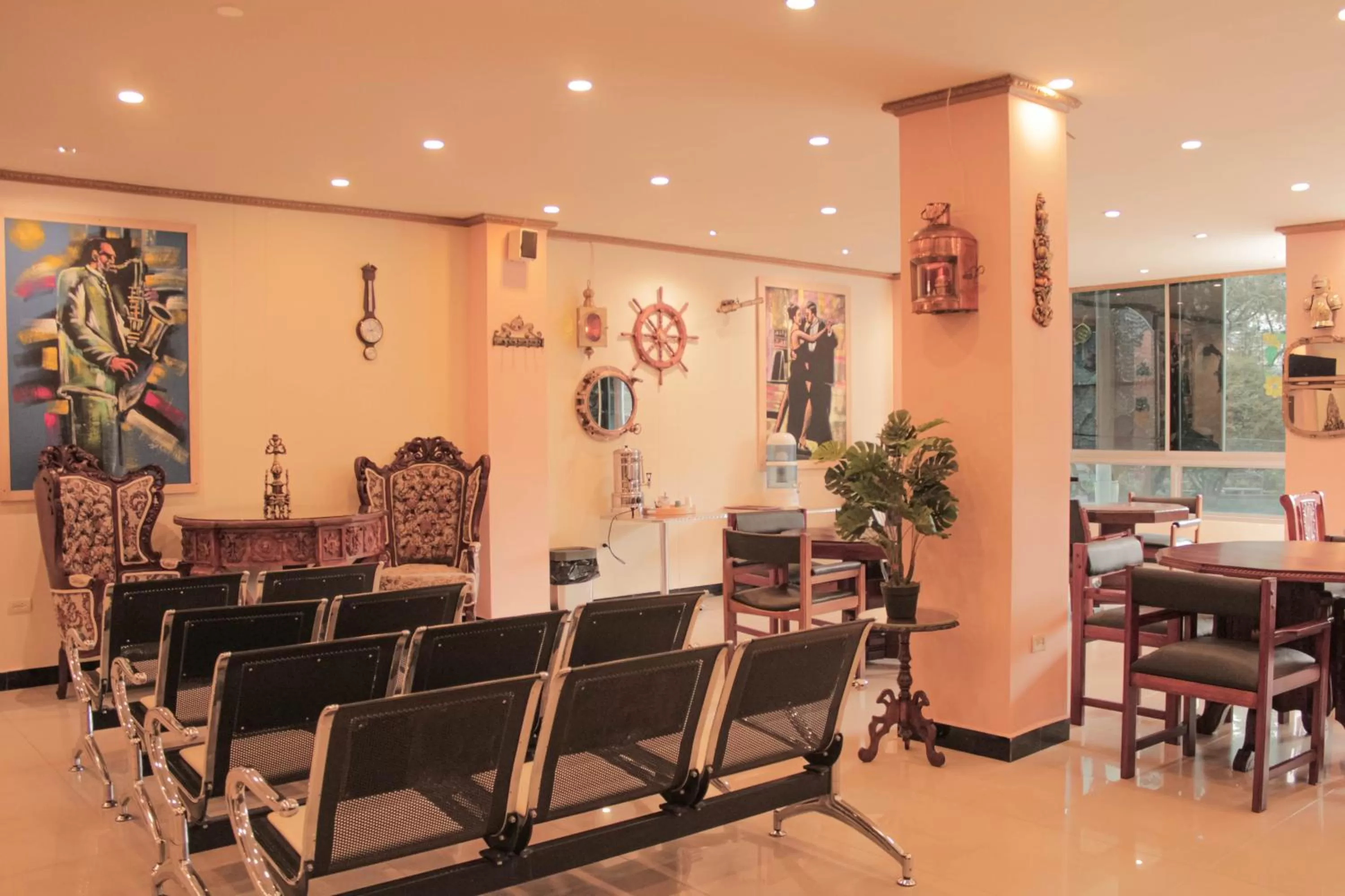 Communal lounge/ TV room, Lobby/Reception in Hotel Plaza Garibaldi