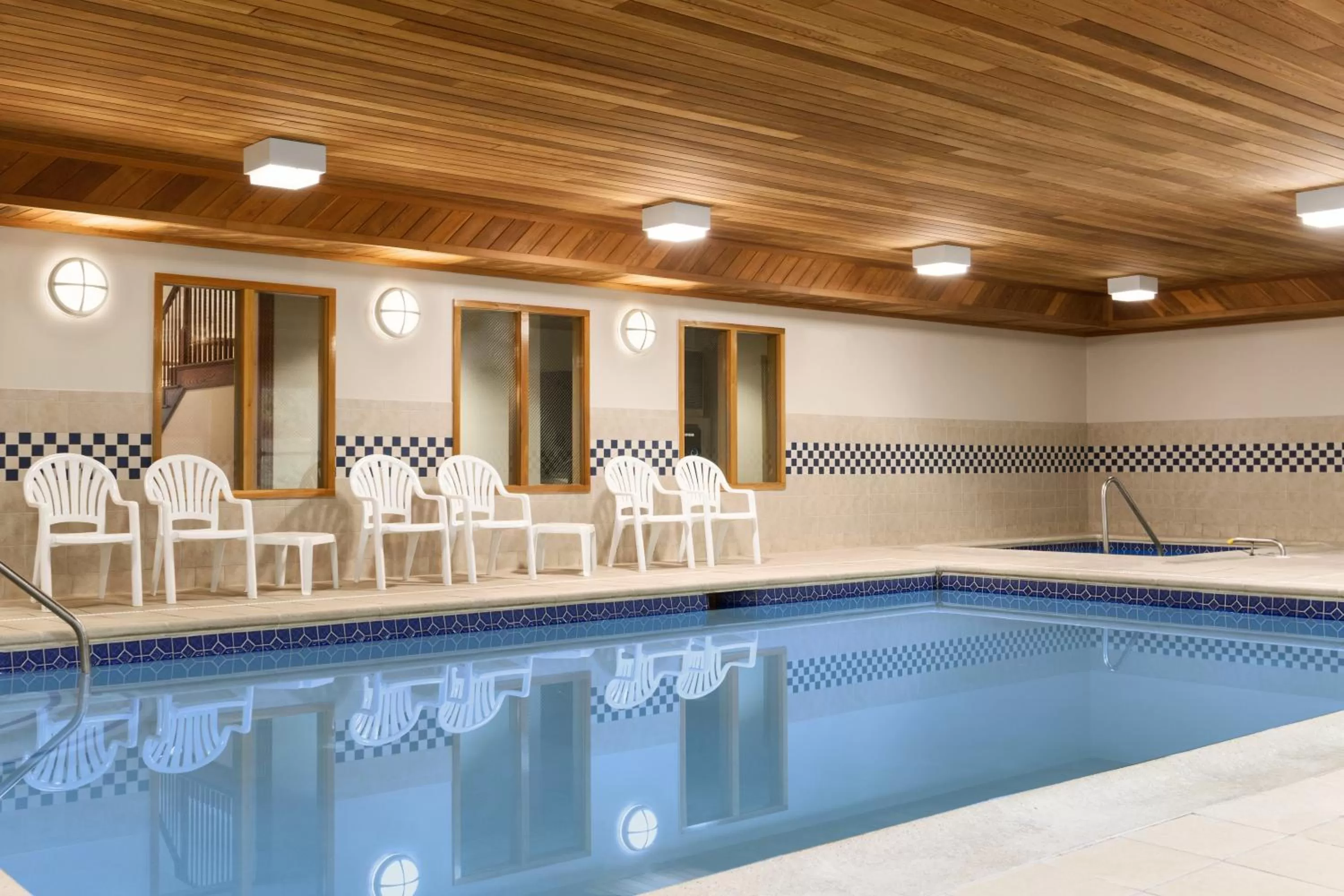 Swimming pool in Country Inn & Suites by Radisson, Lehighton-Jim Thorpe, PA