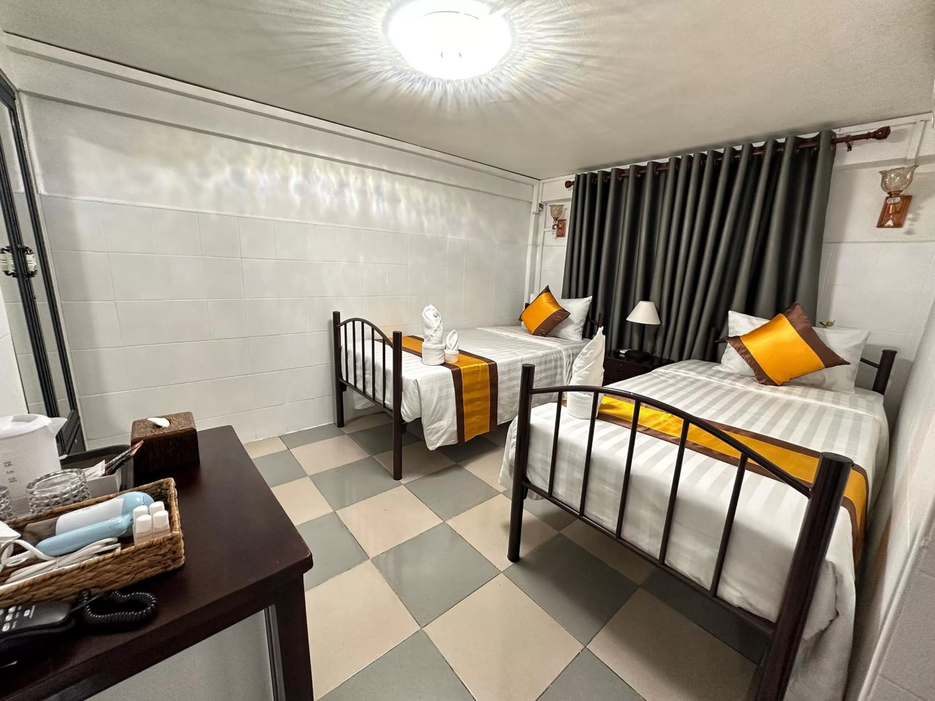 Superior Twin Room in Sun Chakra Boutique Hotel - 50m to Museum & Royal Palace & Walking street