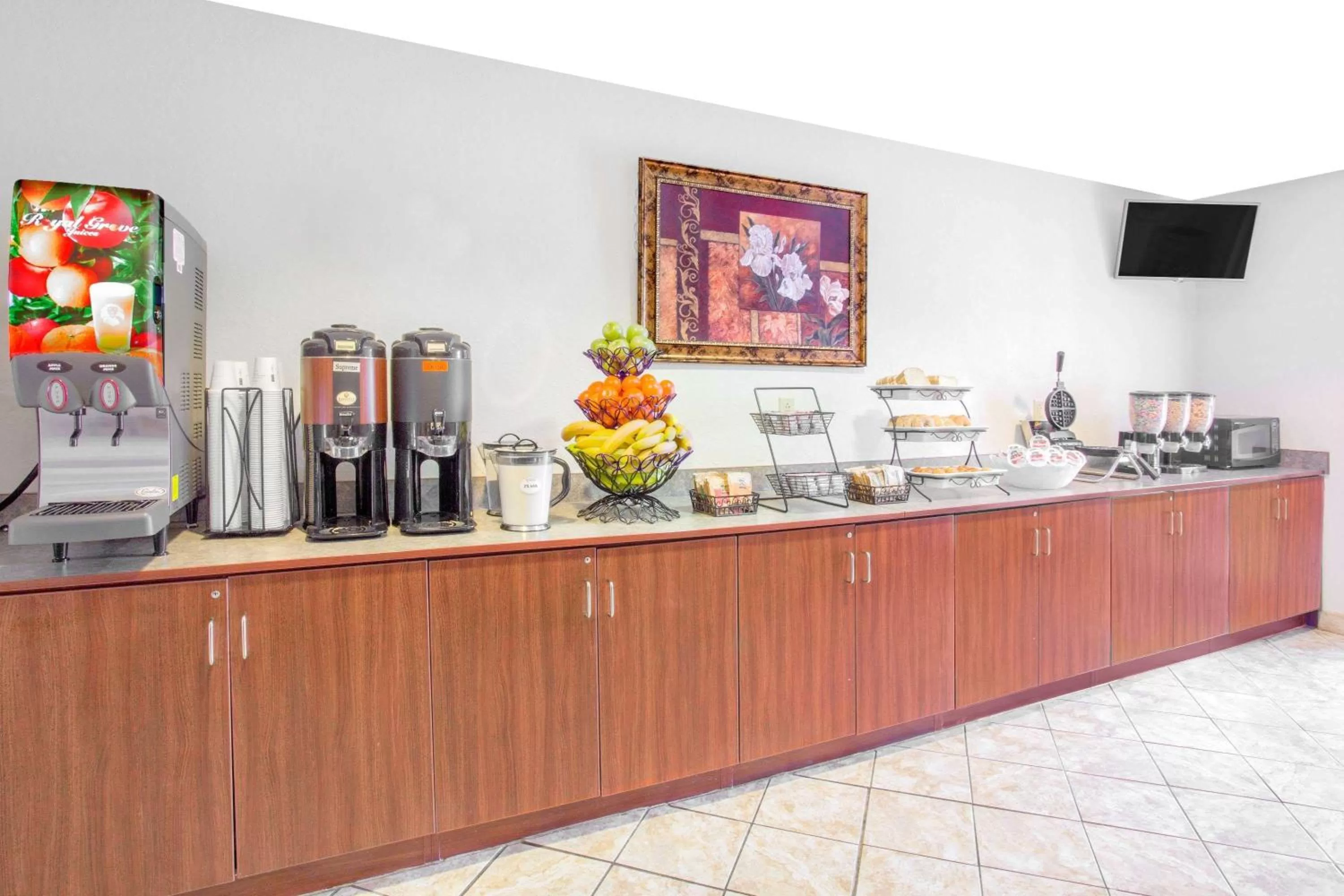 Restaurant/places to eat in Microtel Inn and Suites Gassaway