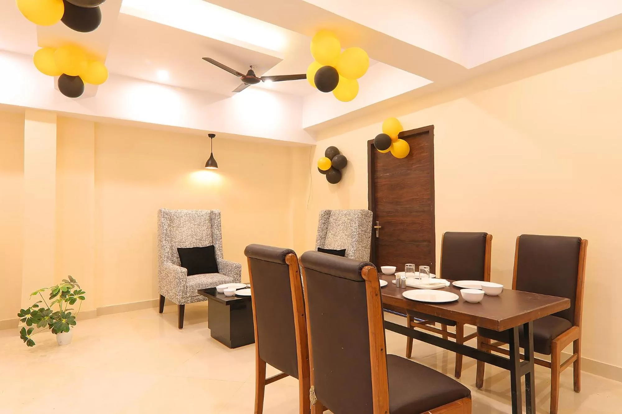 Restaurant/places to eat in FabHotel Blueark