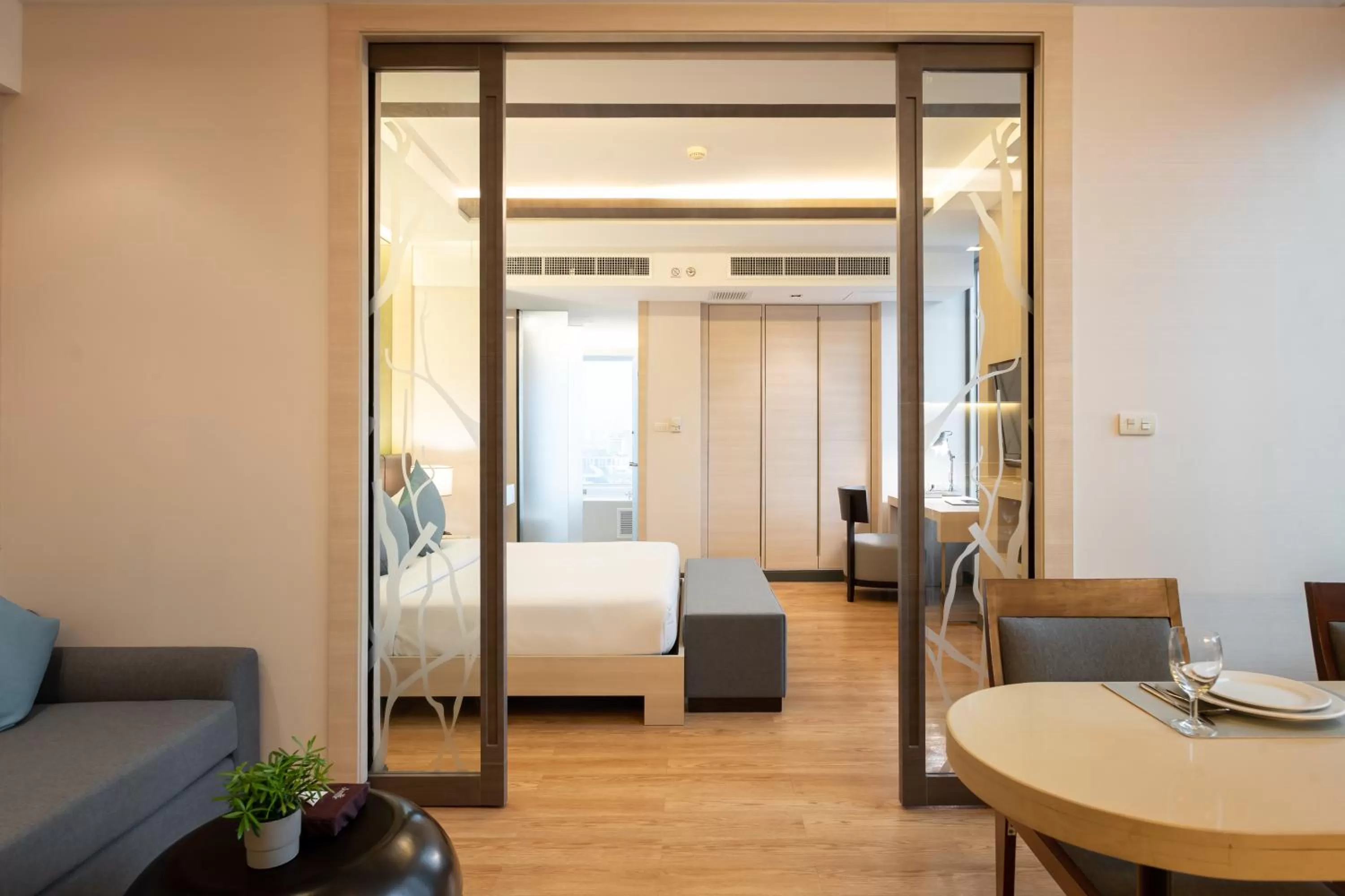 Living room, Bed in Jasmine Resort Bangkok