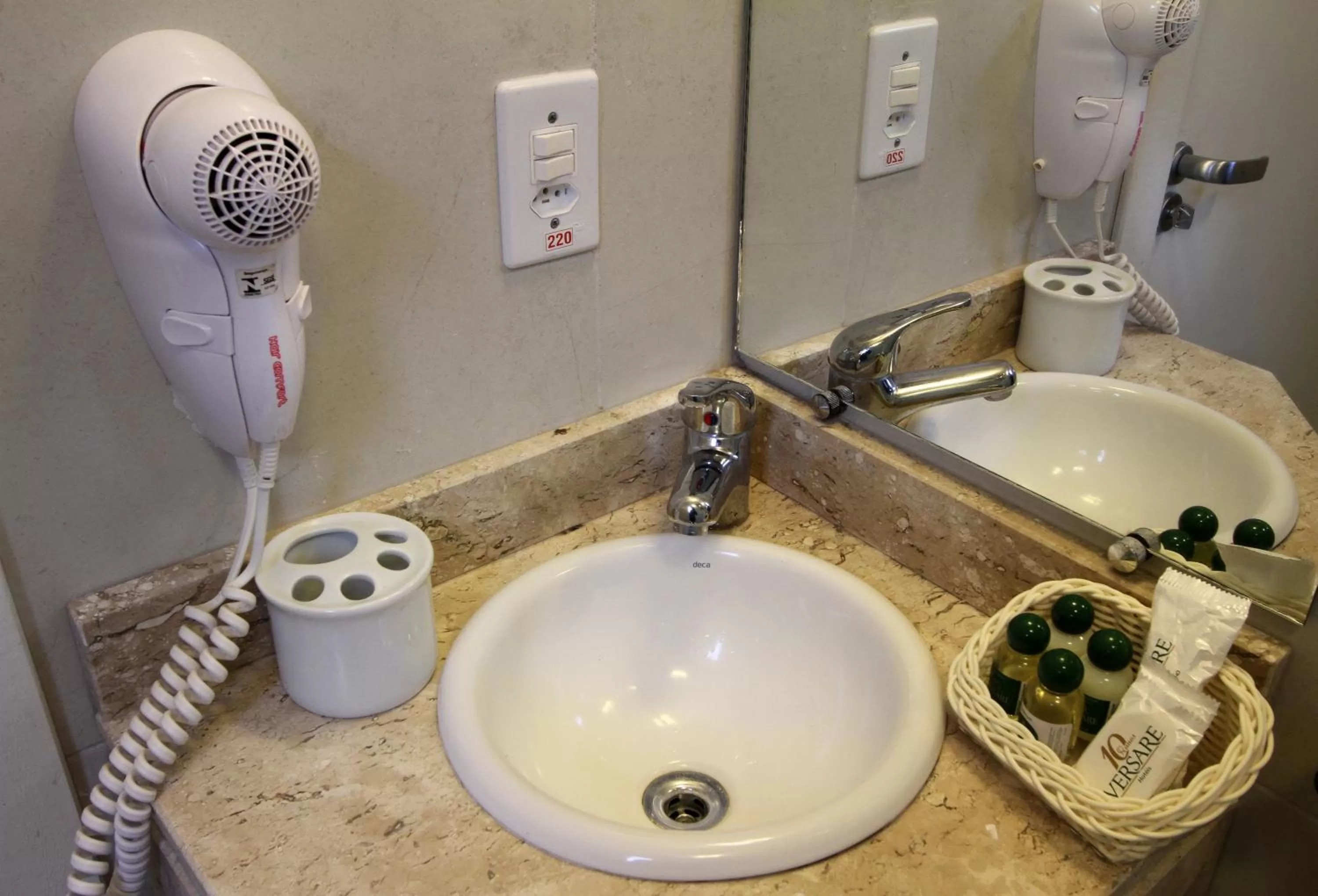 Bathroom in Hotel Curi Executive