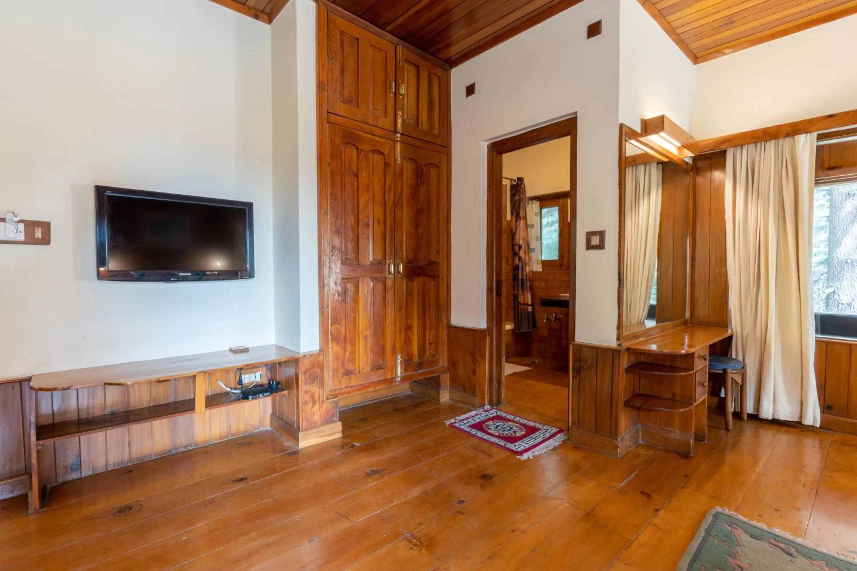 Communal lounge/ TV room in Hotel Negi's Mayflower A heritage Since 1965