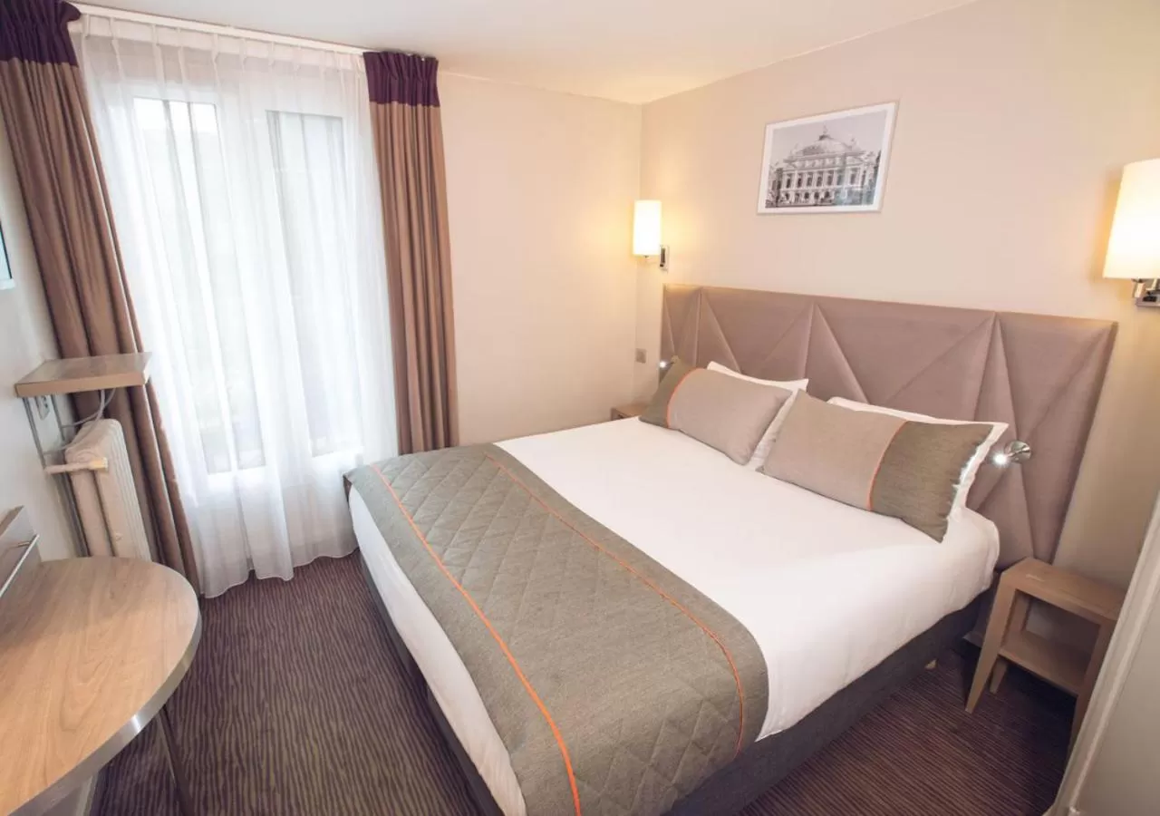 Bed in Timhotel Paris Gare Montparnasse
