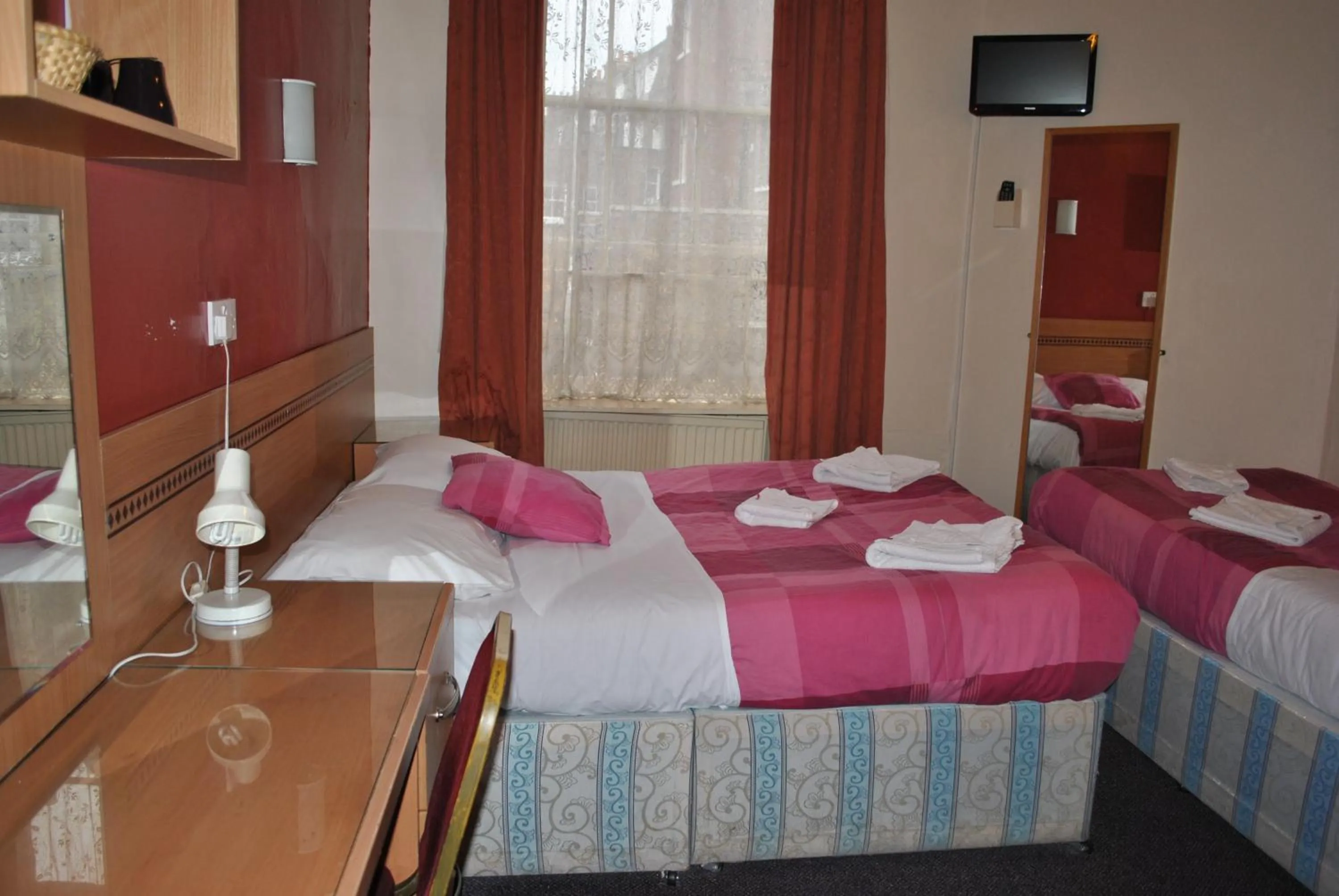 Bed in Guilford House Hotel