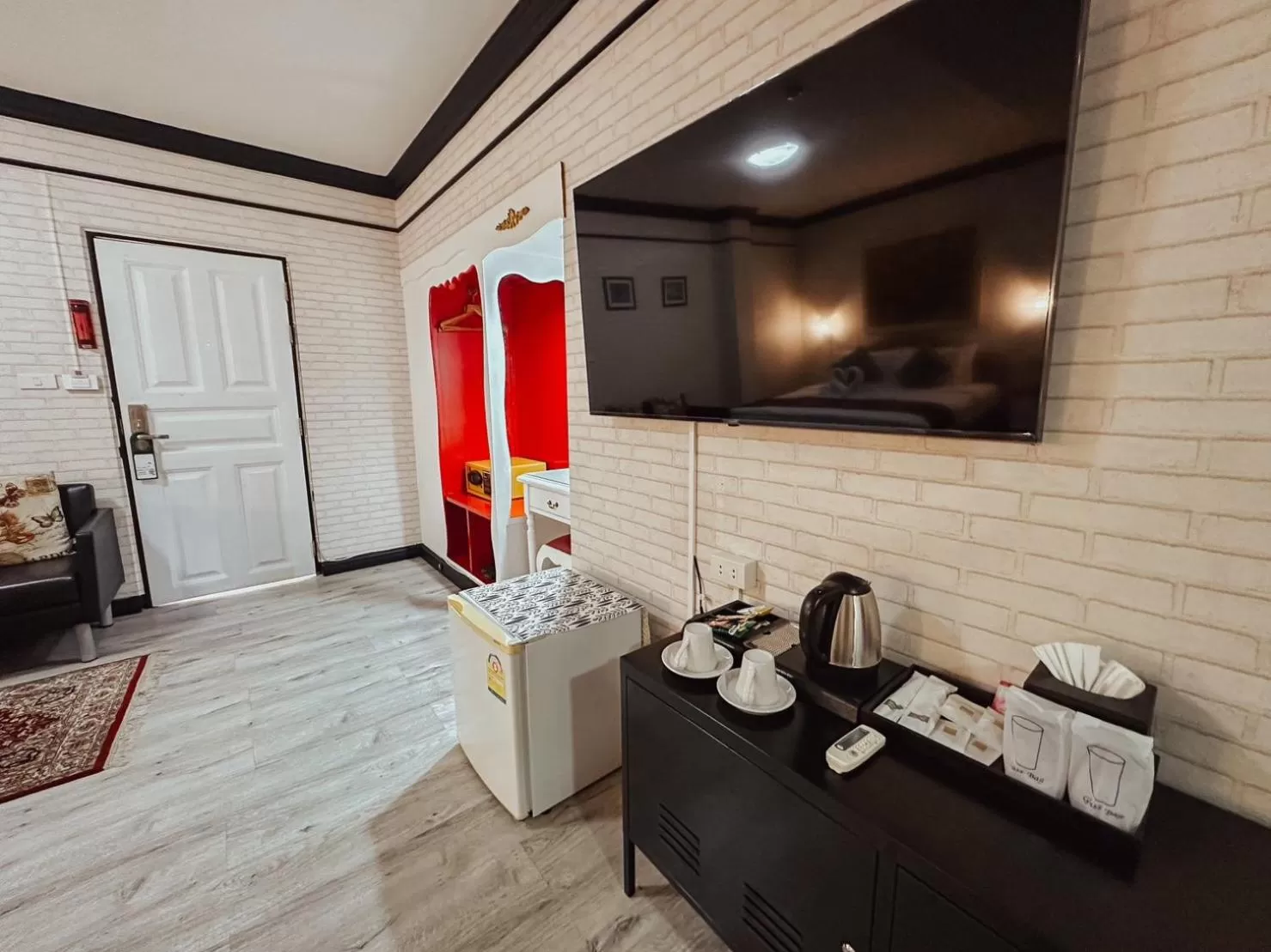 TV and multimedia in Hotel De Khuvieng