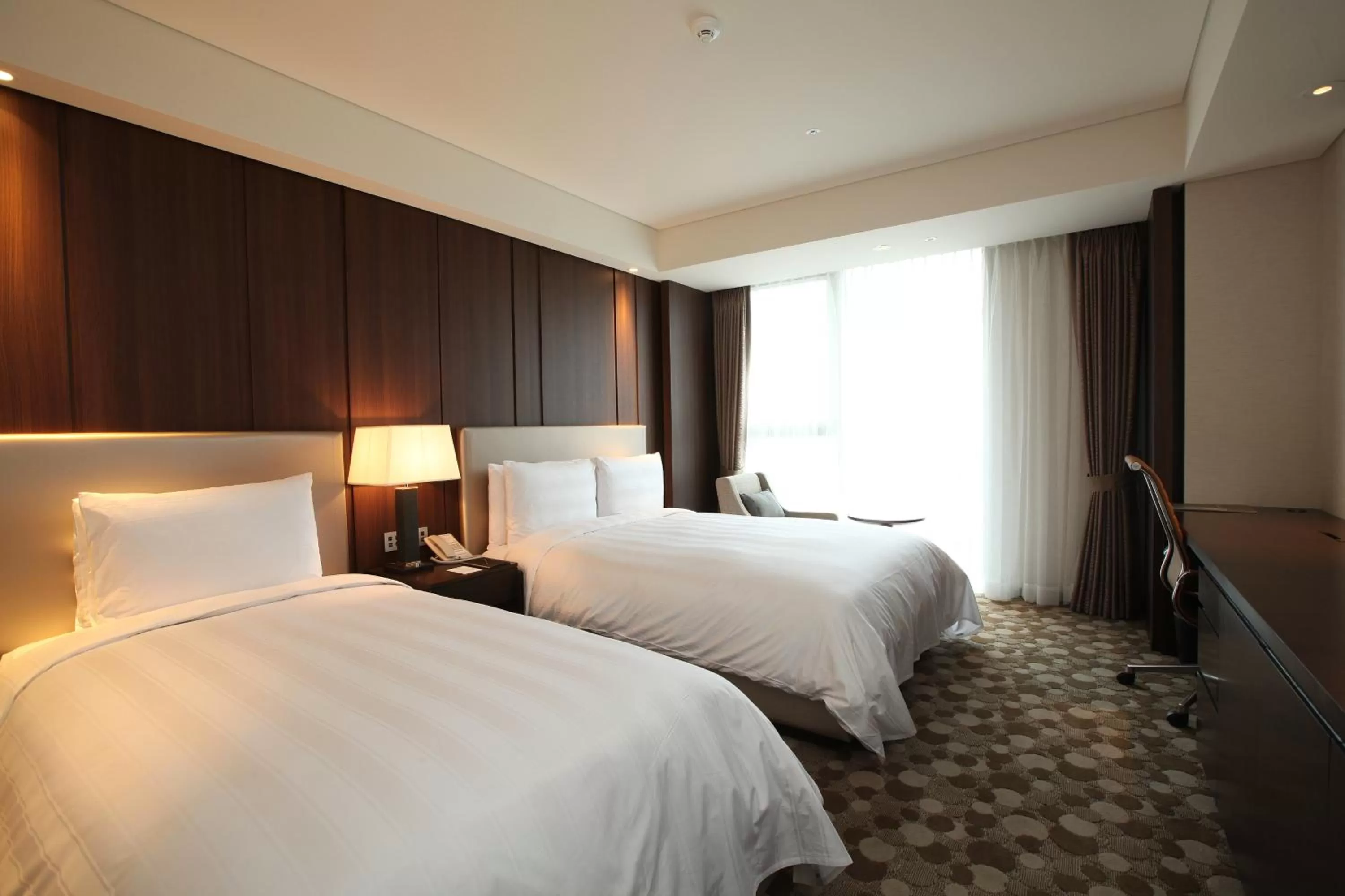 Photo of the whole room, Bed in LOTTE CITY HOTEL Daejeon