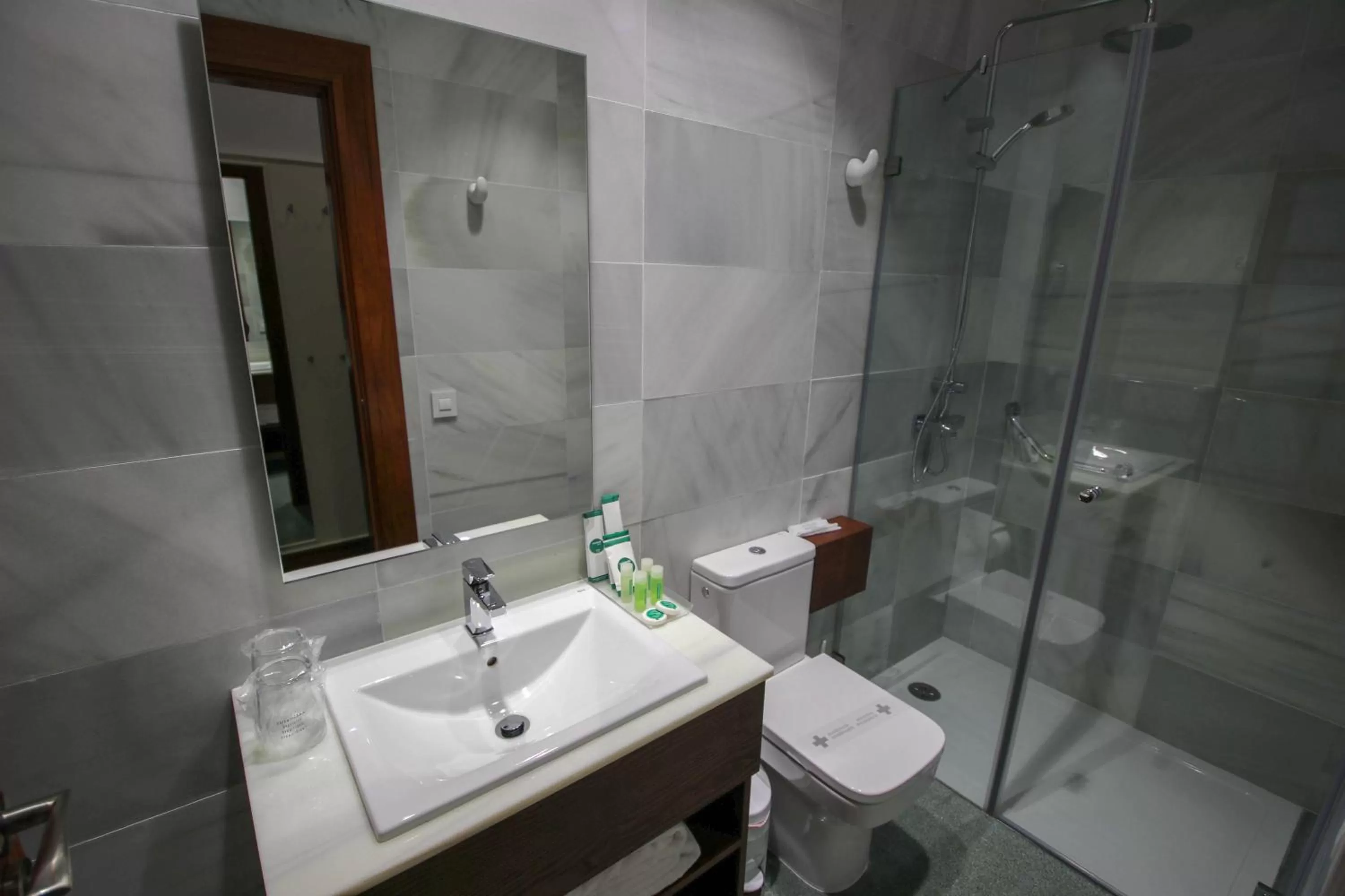 Shower in Hotel Emblemático Holiday Time