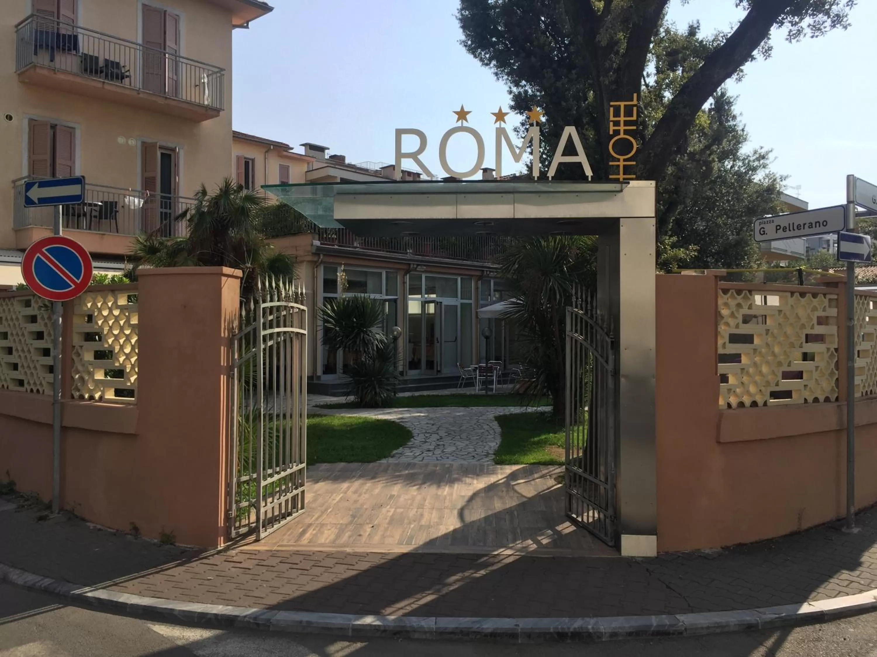 Property building in Hotel Roma