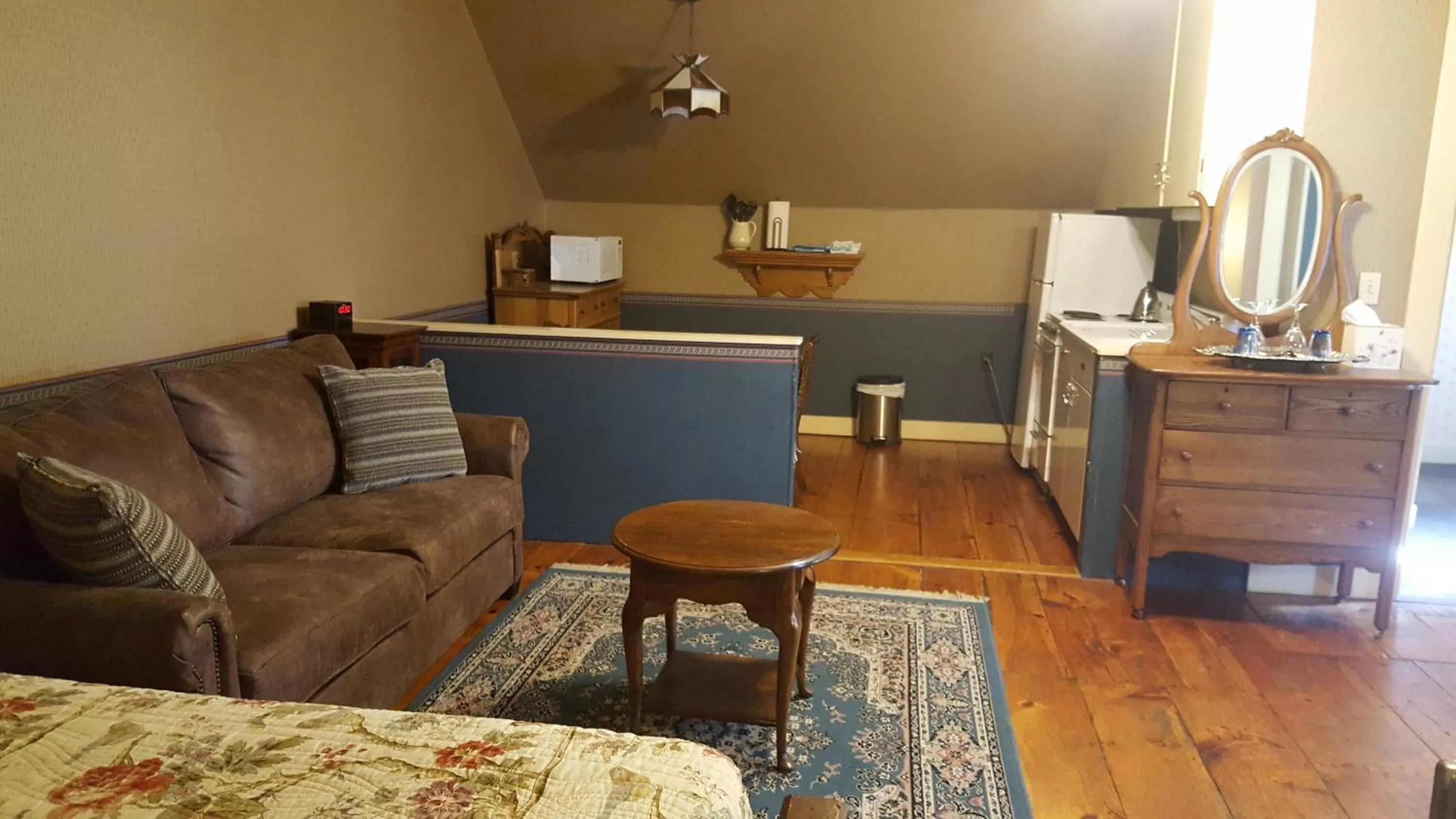 Seating Area in Holidae House Bed & Breakfast